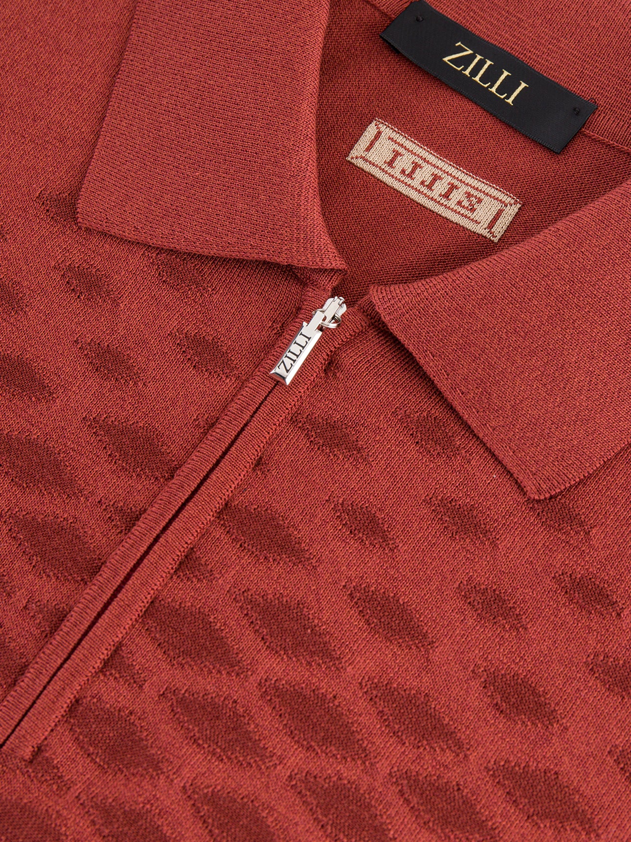 Поло с коротким рукавом на молнии и бриллиантовым узором