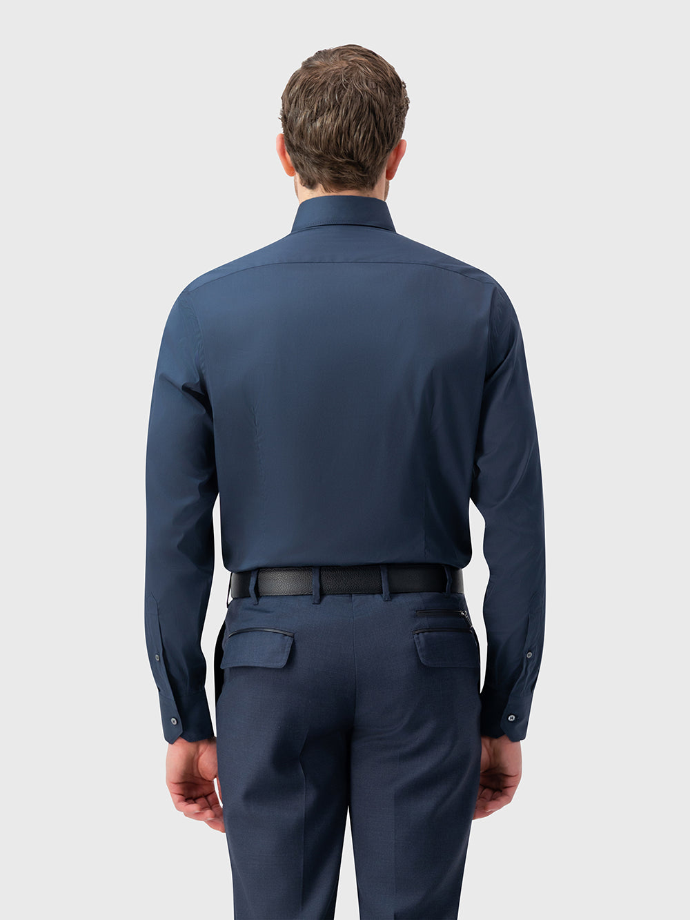 Рубашка классического кроя из эластичного материала — темно-синяя