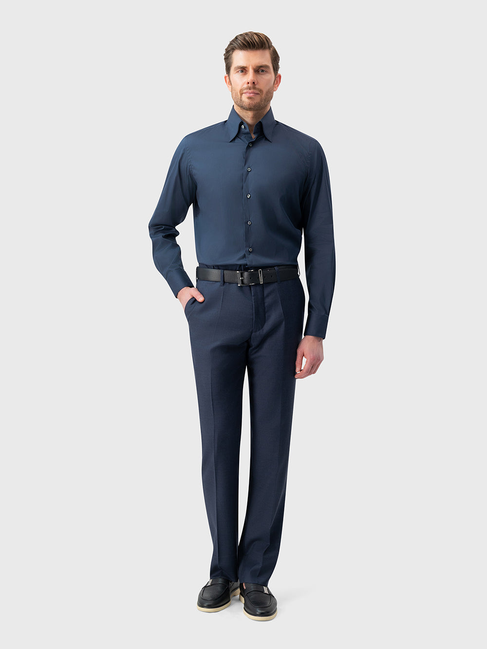 Рубашка классического кроя из эластичного материала — темно-синяя