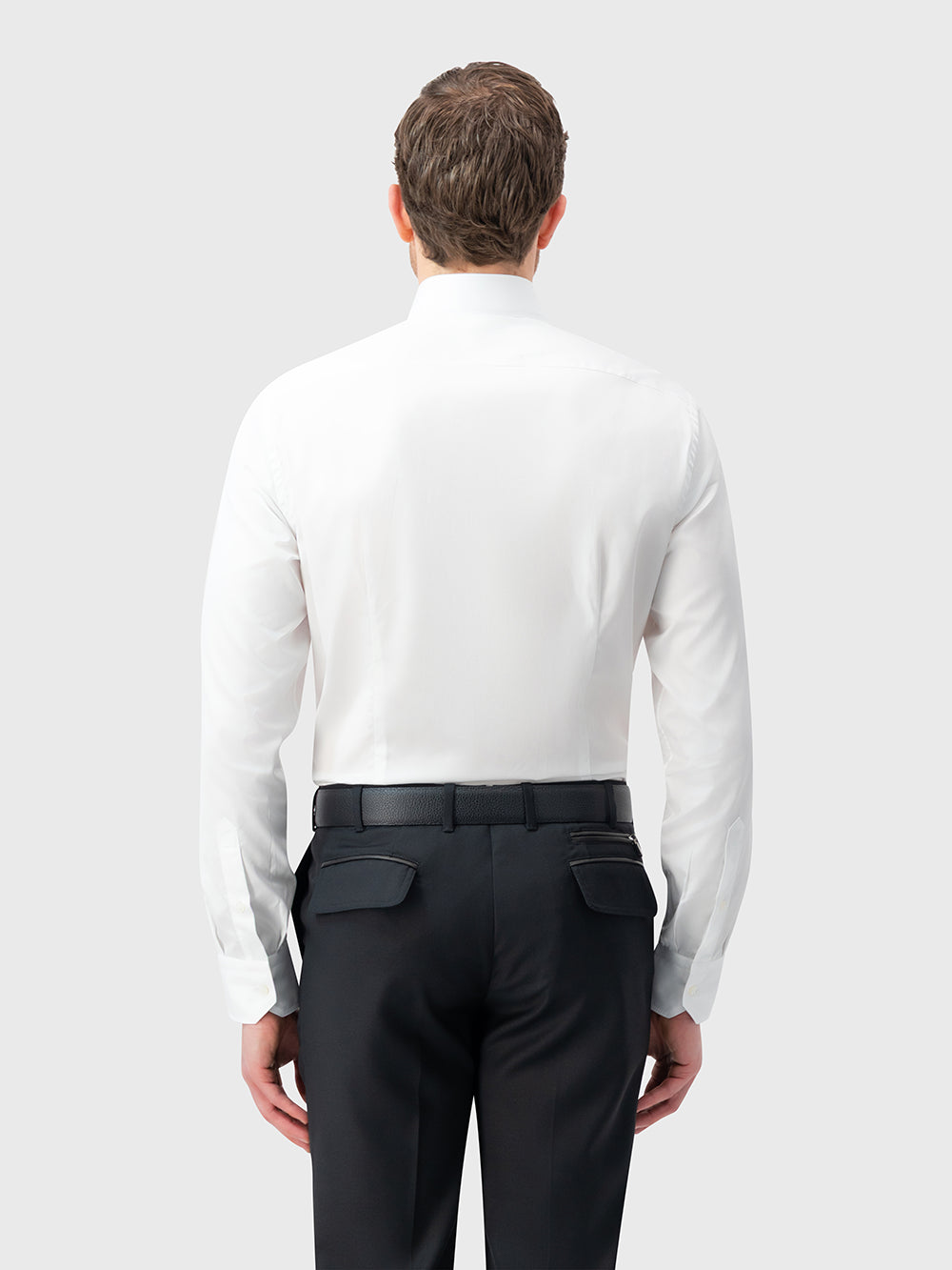 Однотонная классическая рубашка — белая