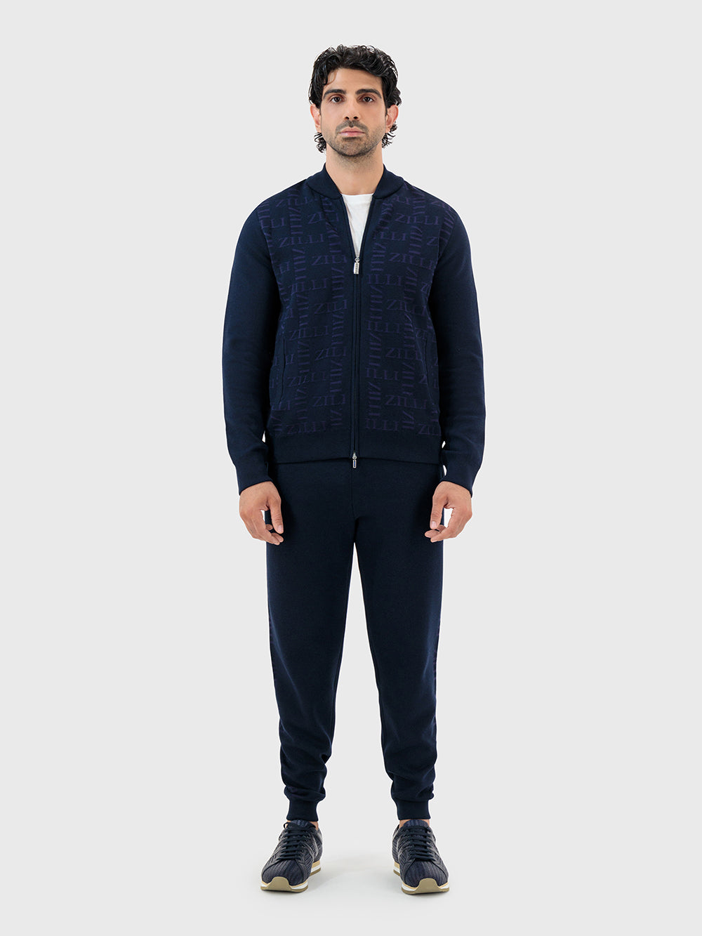 Спортивный костюм на молнии с поперечным рисунком