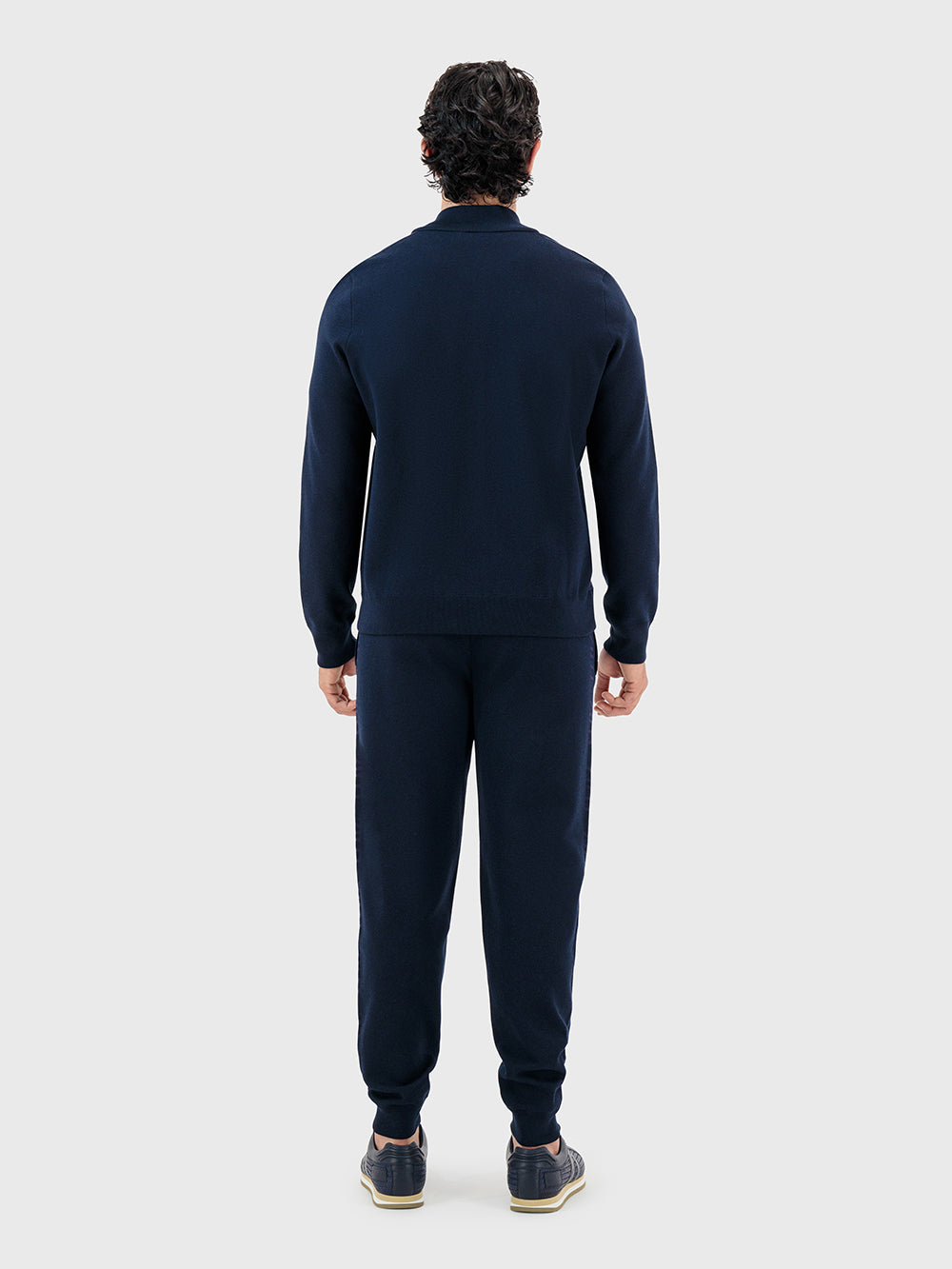 Спортивный костюм на молнии с поперечным рисунком