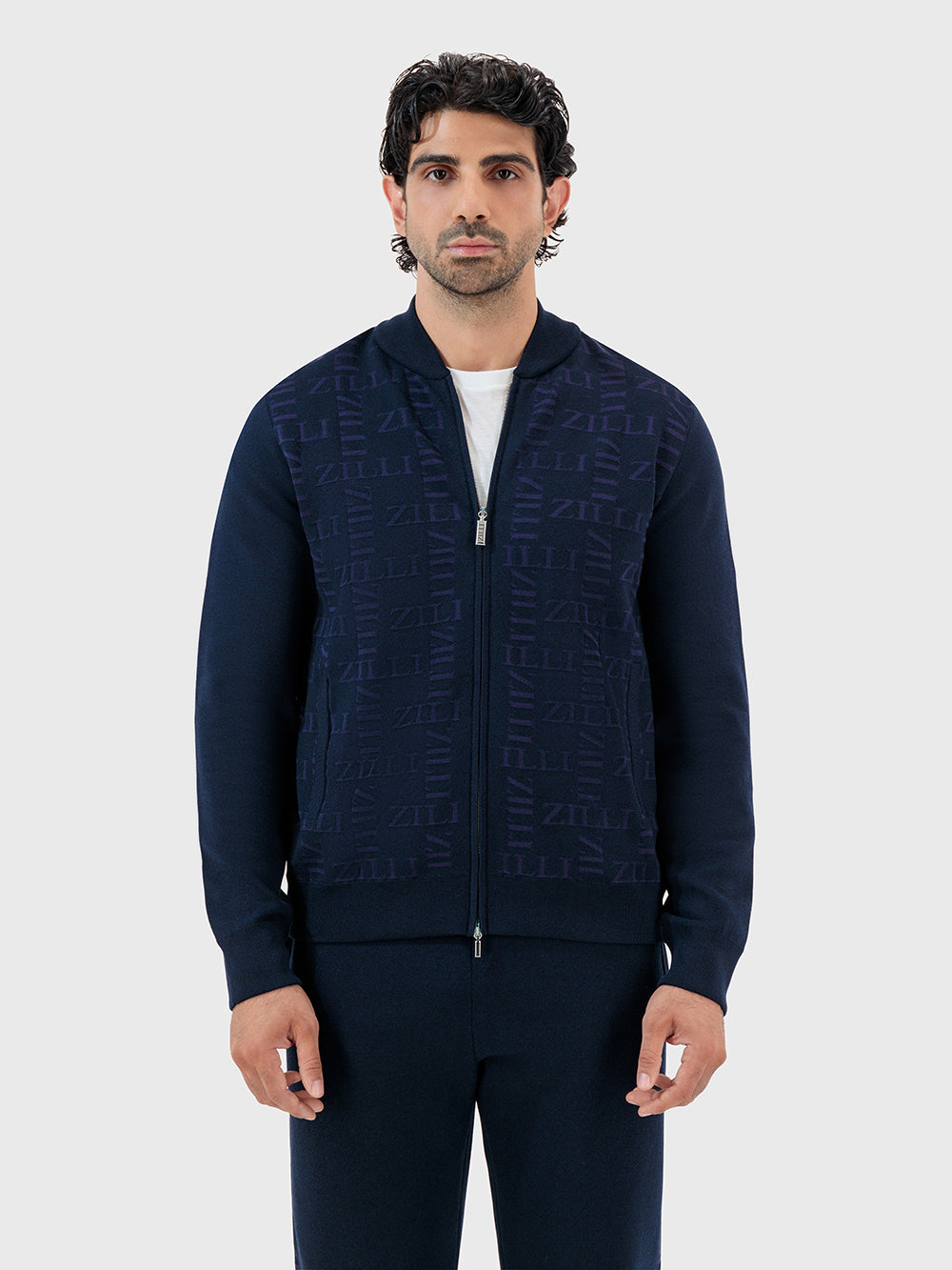 Спортивный костюм на молнии с поперечным рисунком