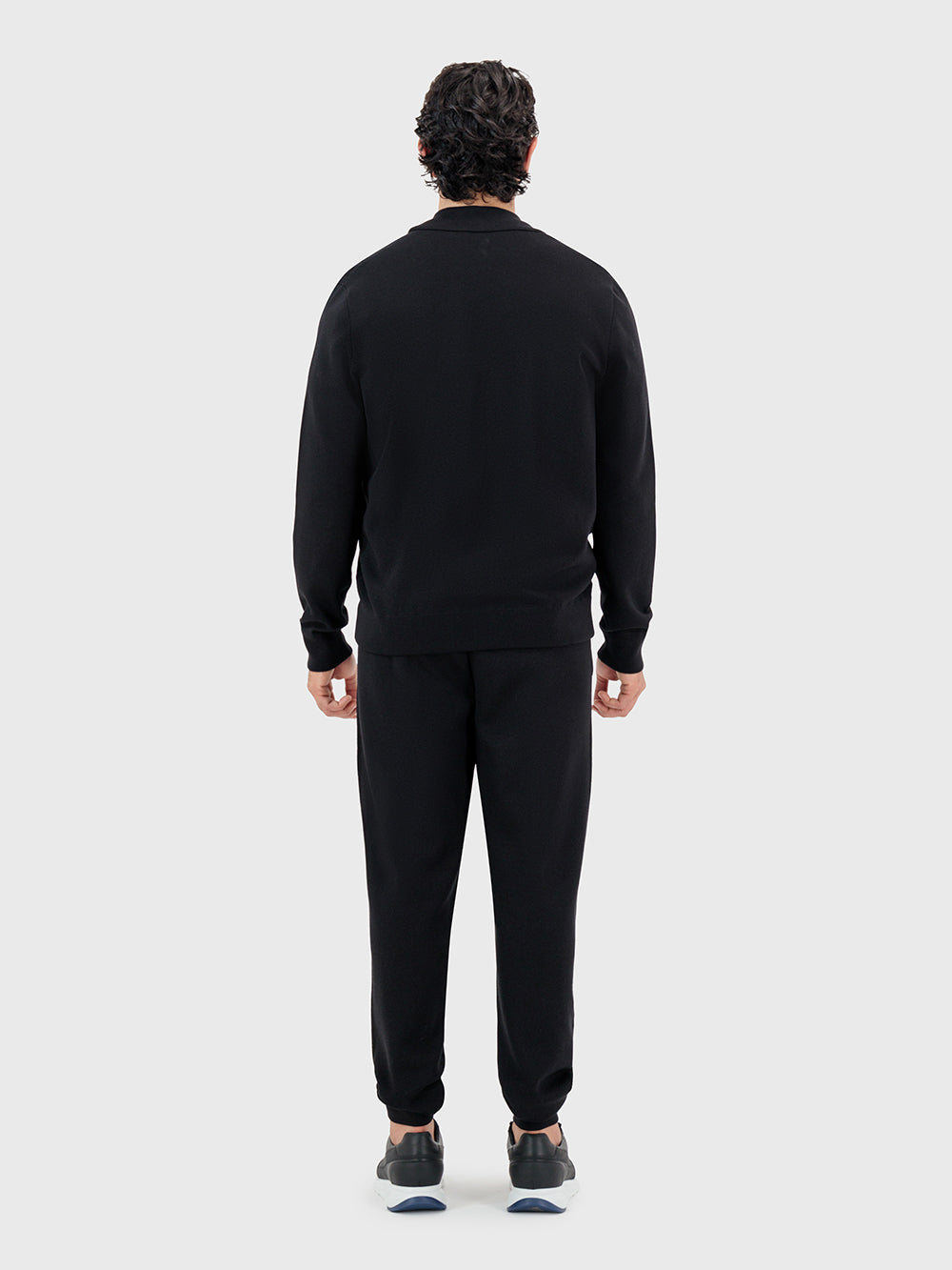 Спортивный костюм на молнии с поперечным рисунком