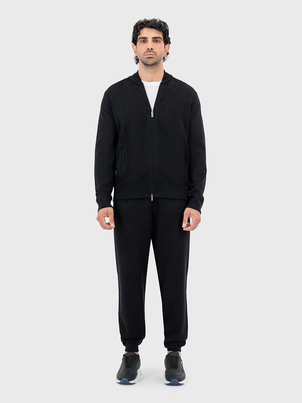 Спортивный костюм на молнии с поперечным рисунком