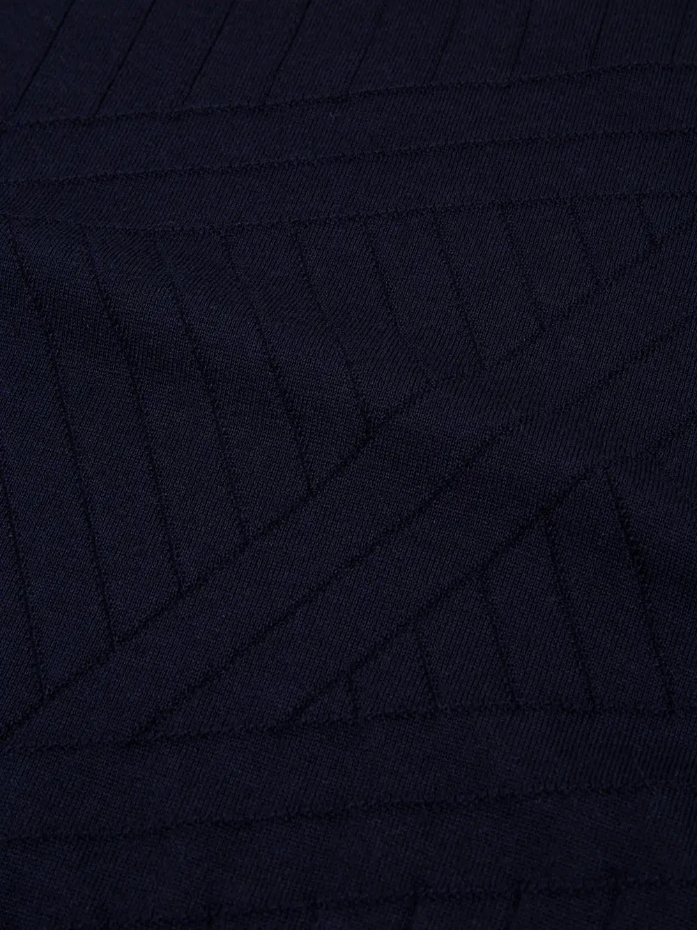 Свитер с круглым вырезом