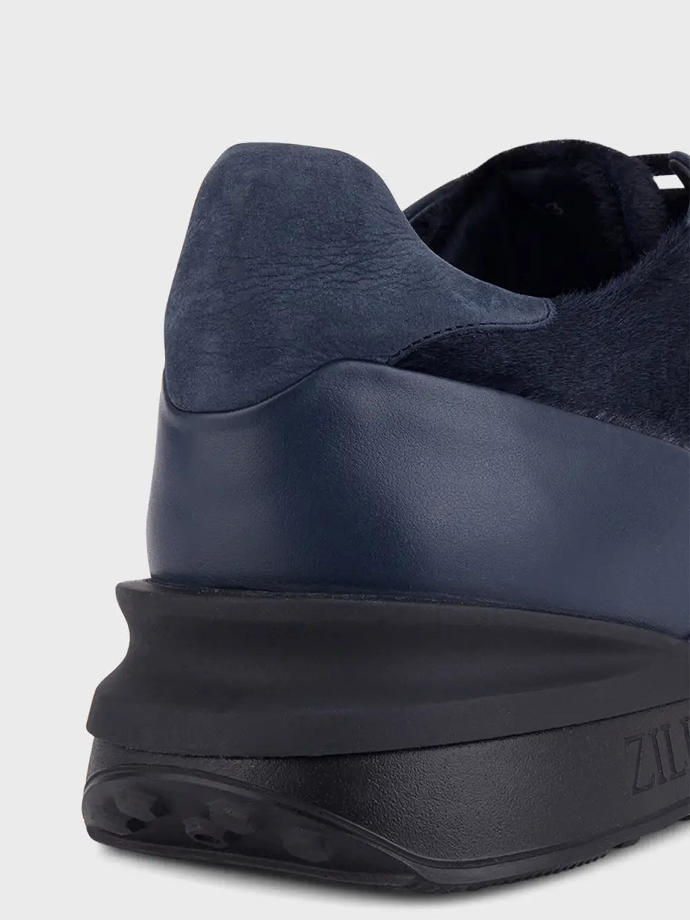 Замшевые кроссовки из телячьей кожи с подписью ZILLI