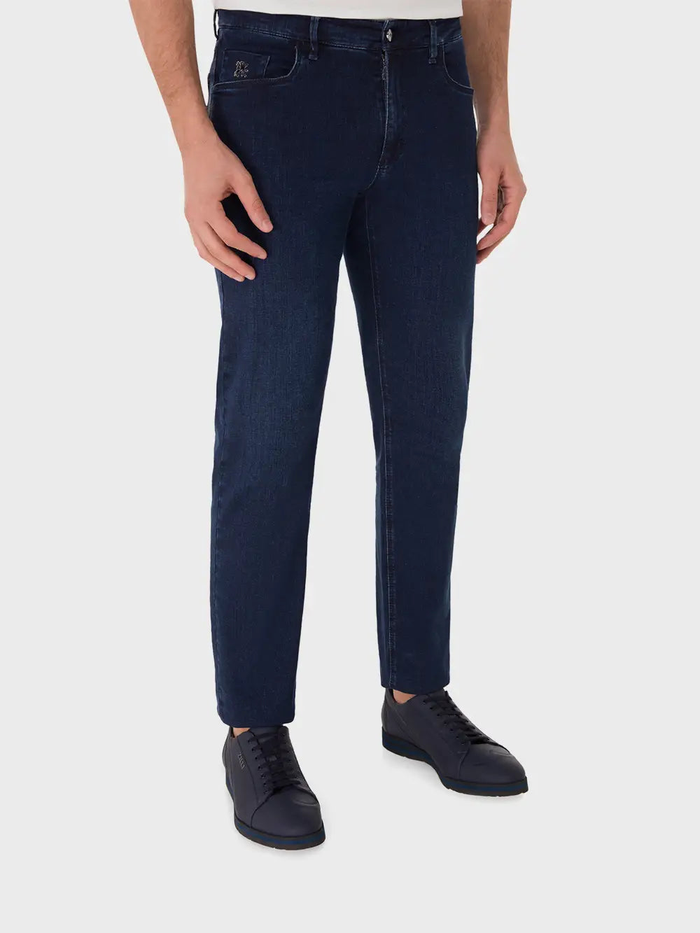 Джинсы с вышивкой в виде львиного круга