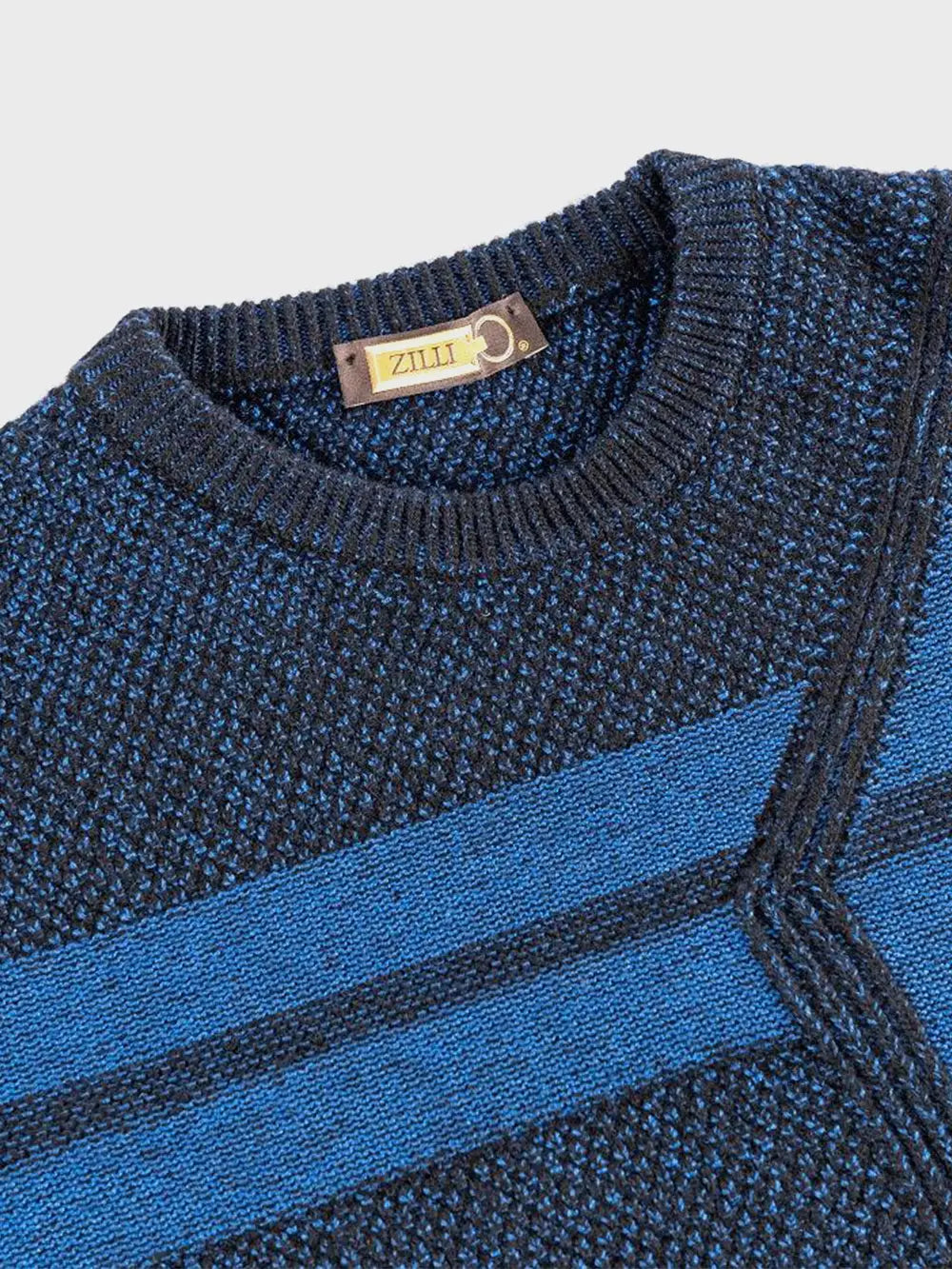 Свитер с круглым вырезом