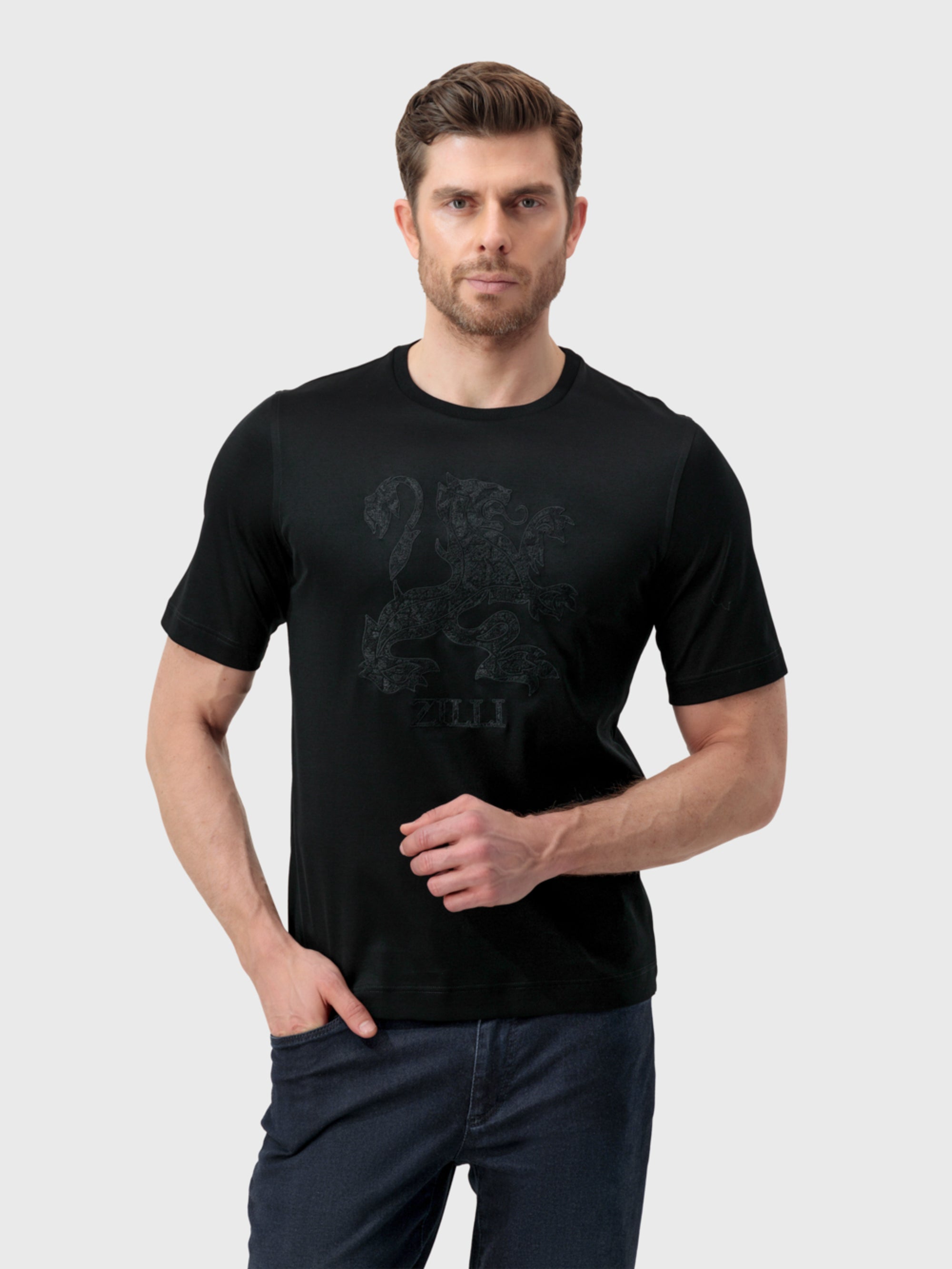 Футболка с вышивкой "Большой лев" - Черный