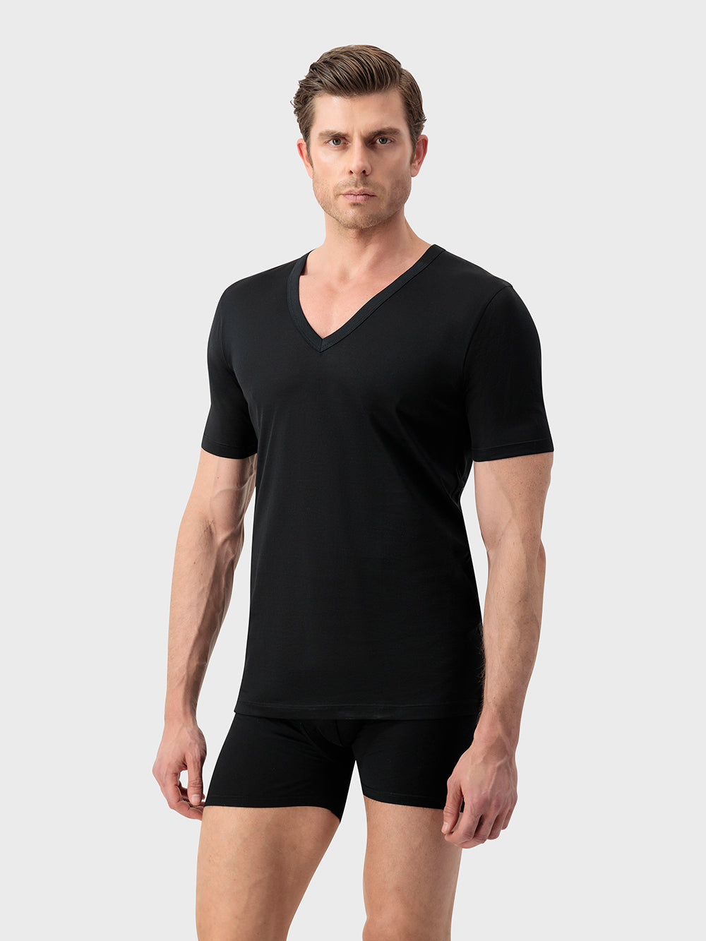 Классическая футболка с V-образным вырезом