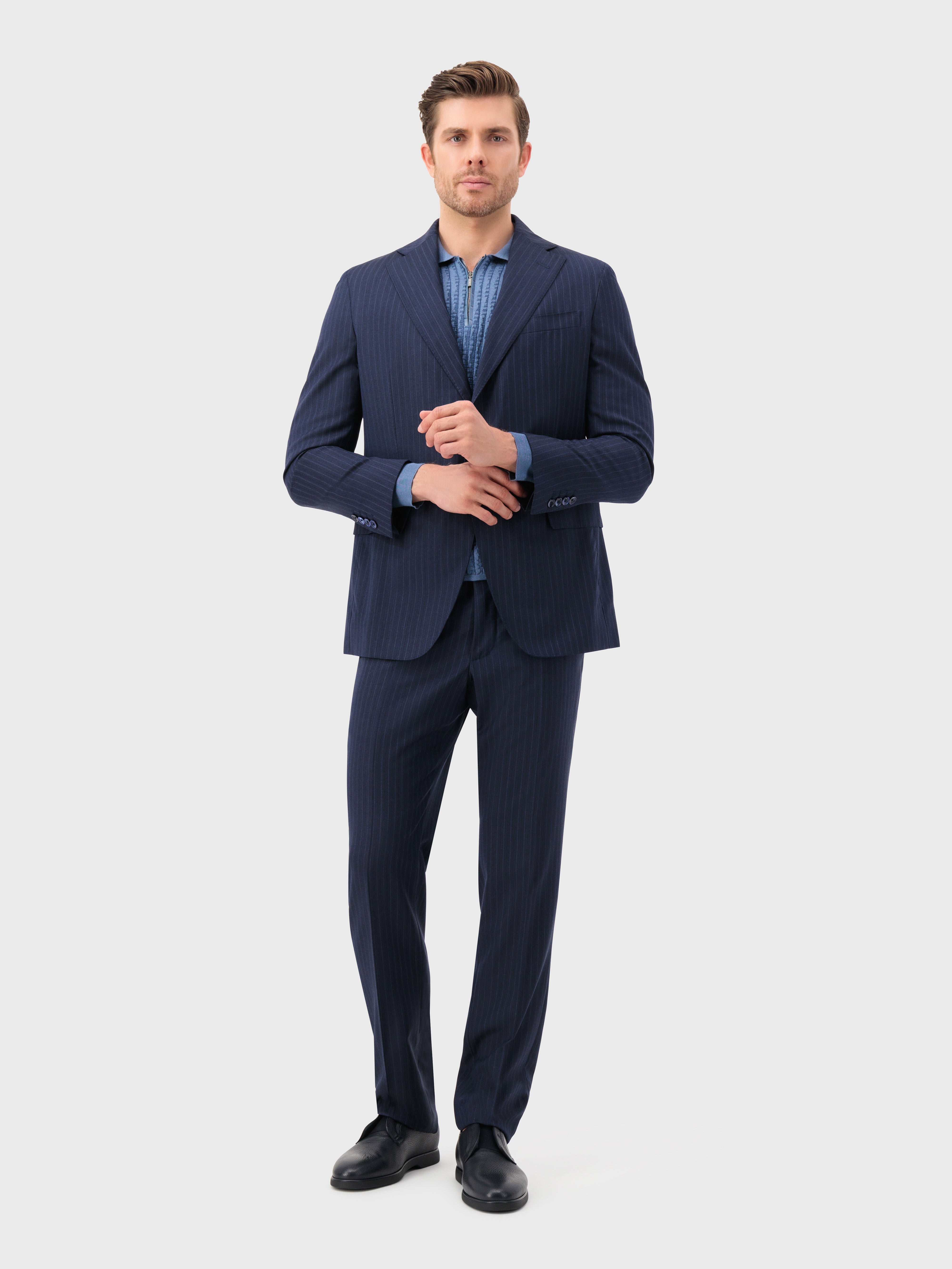 Формальный шерстяной костюм темно-темноморского цвета