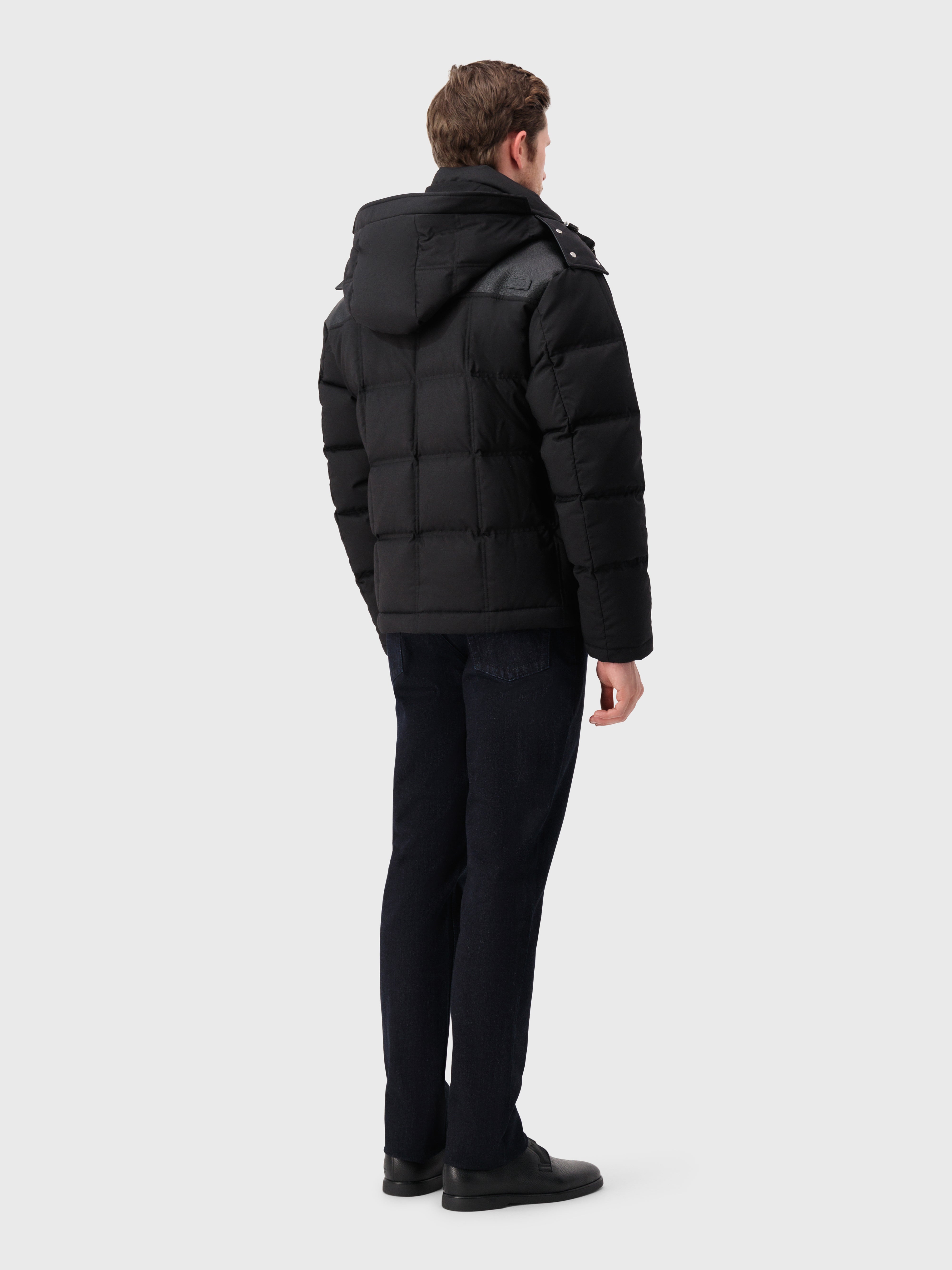 Стеганая шерстяная пуховая куртка черного цвета