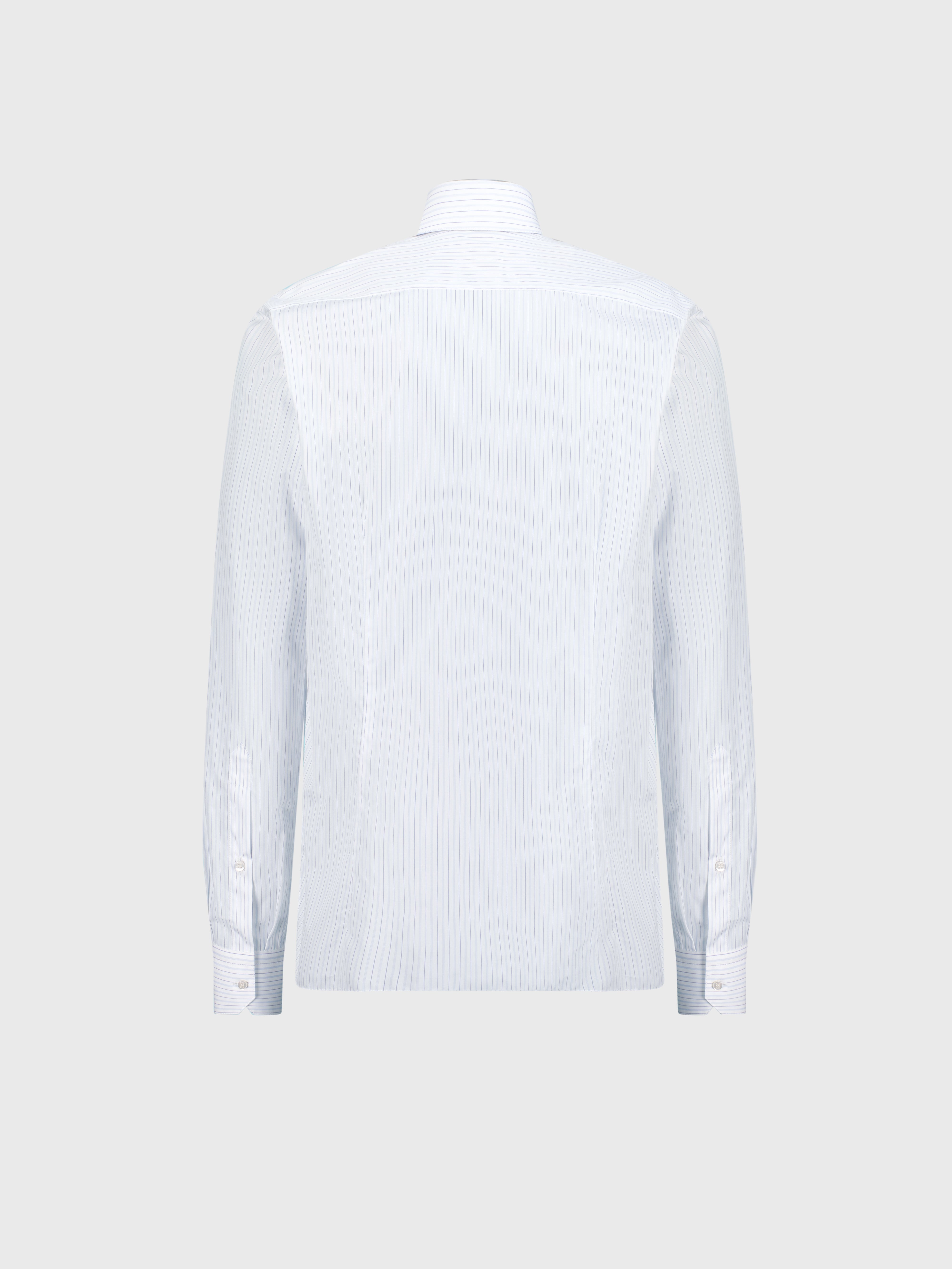 Рубашка в тонкую полоску светло-голубая