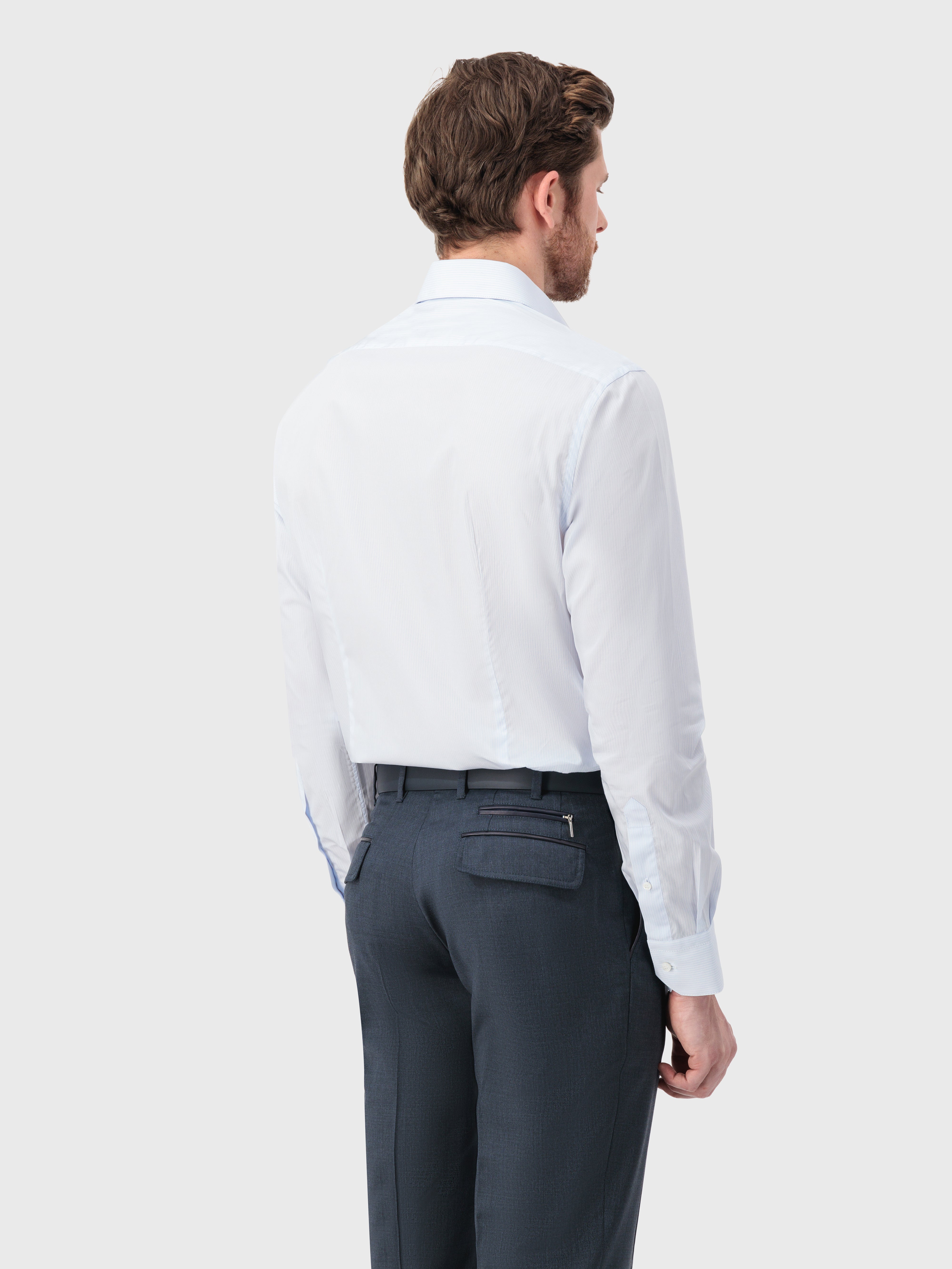 Рубашка с узором в мелкую полоску светло-голубая