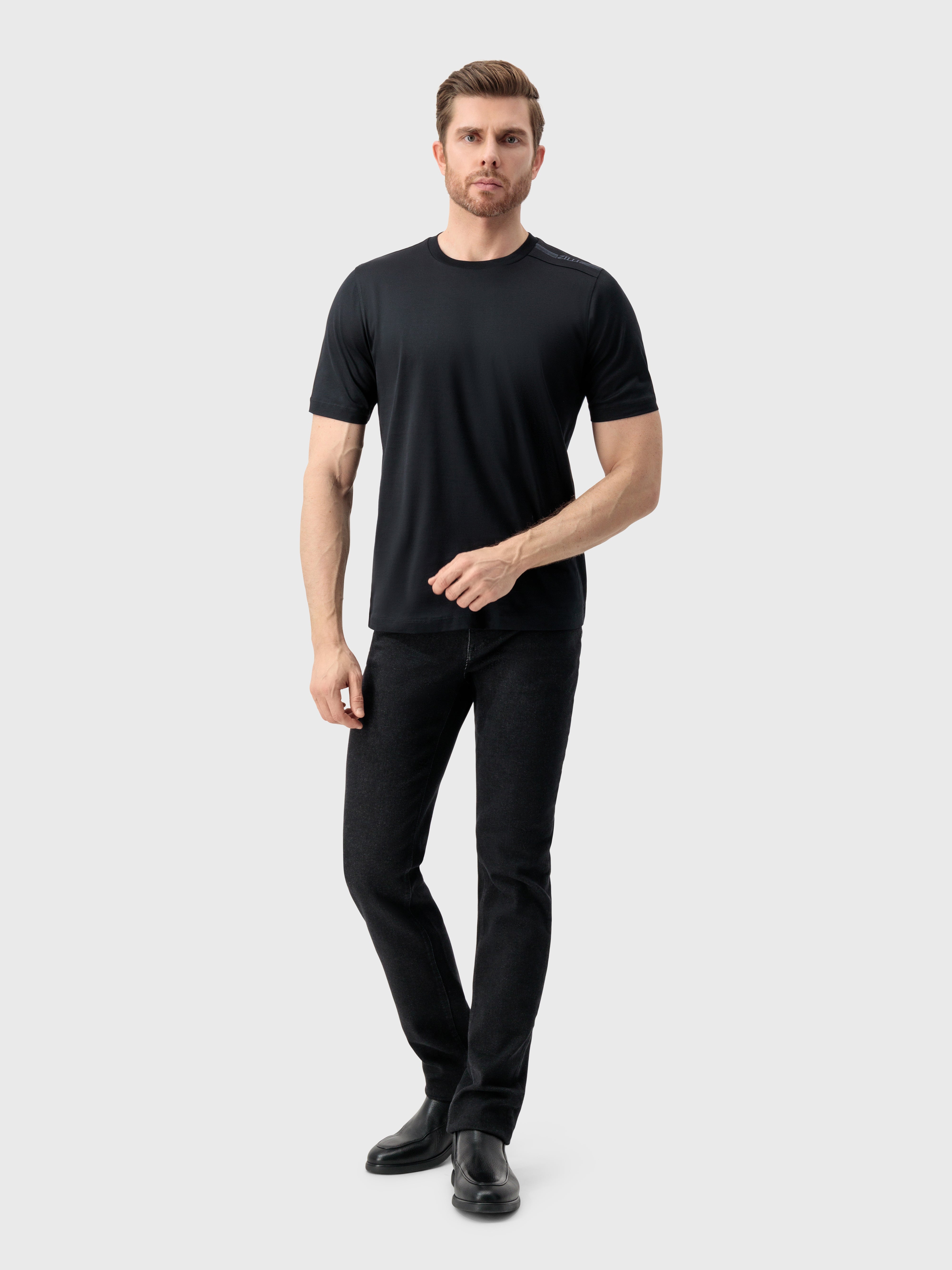 Футболка с вышивкой в виде четырех полос черная