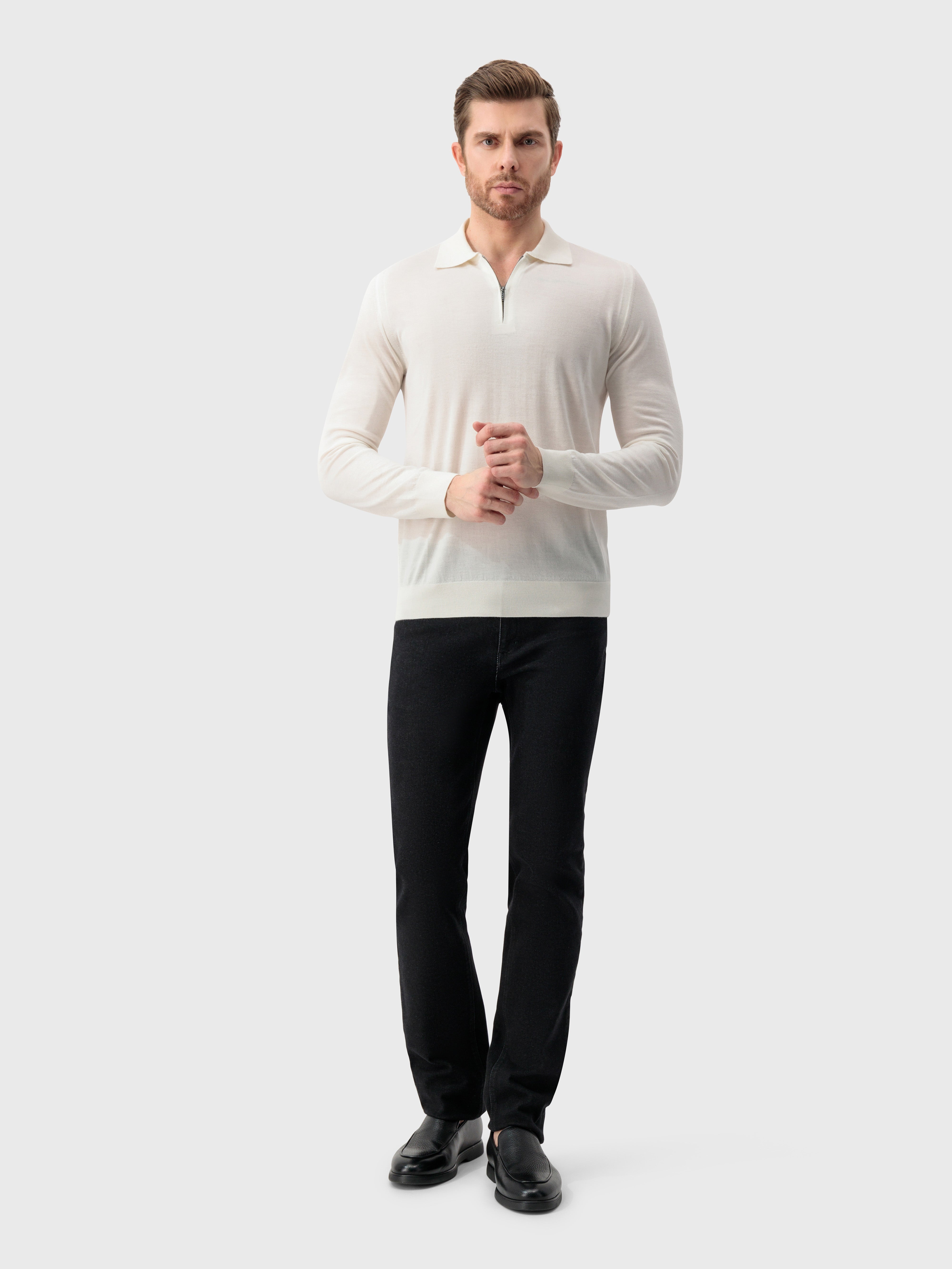 Трикотажный свитер белый