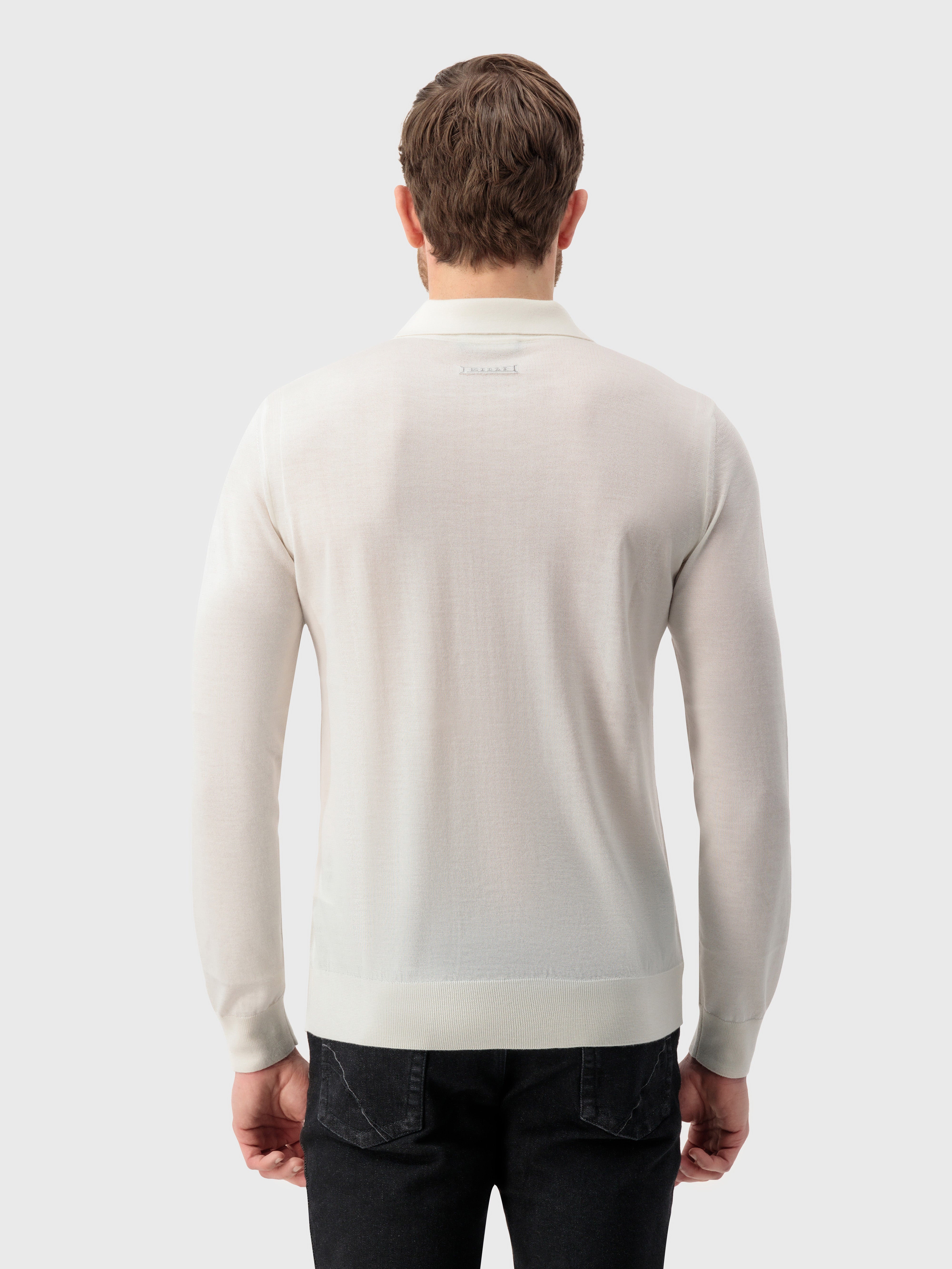 Трикотажный свитер белый