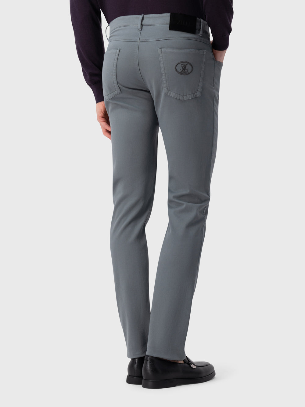 Джинсы из денима с вышитым логотипом ZILLI на заднем кармане — темно-салатовый