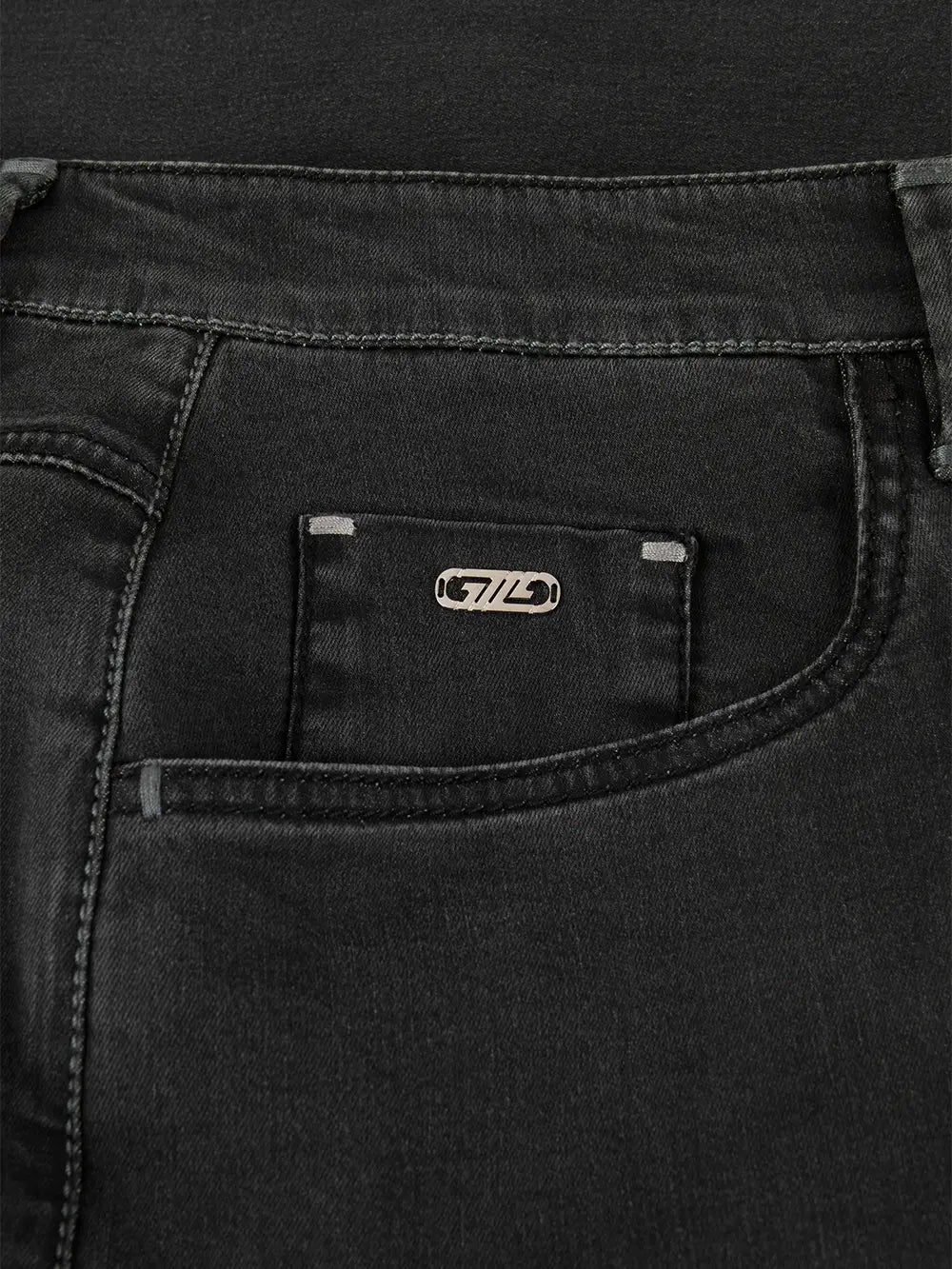 بنطلون جينز زيللي جينز بقصة ضيقة مع رقعة من جلد التمساح