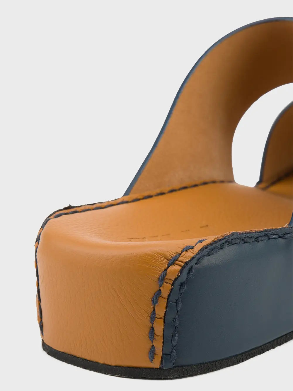 صندل زيللي من جلد العجل على الطراز العربي مع لوحة ريترو