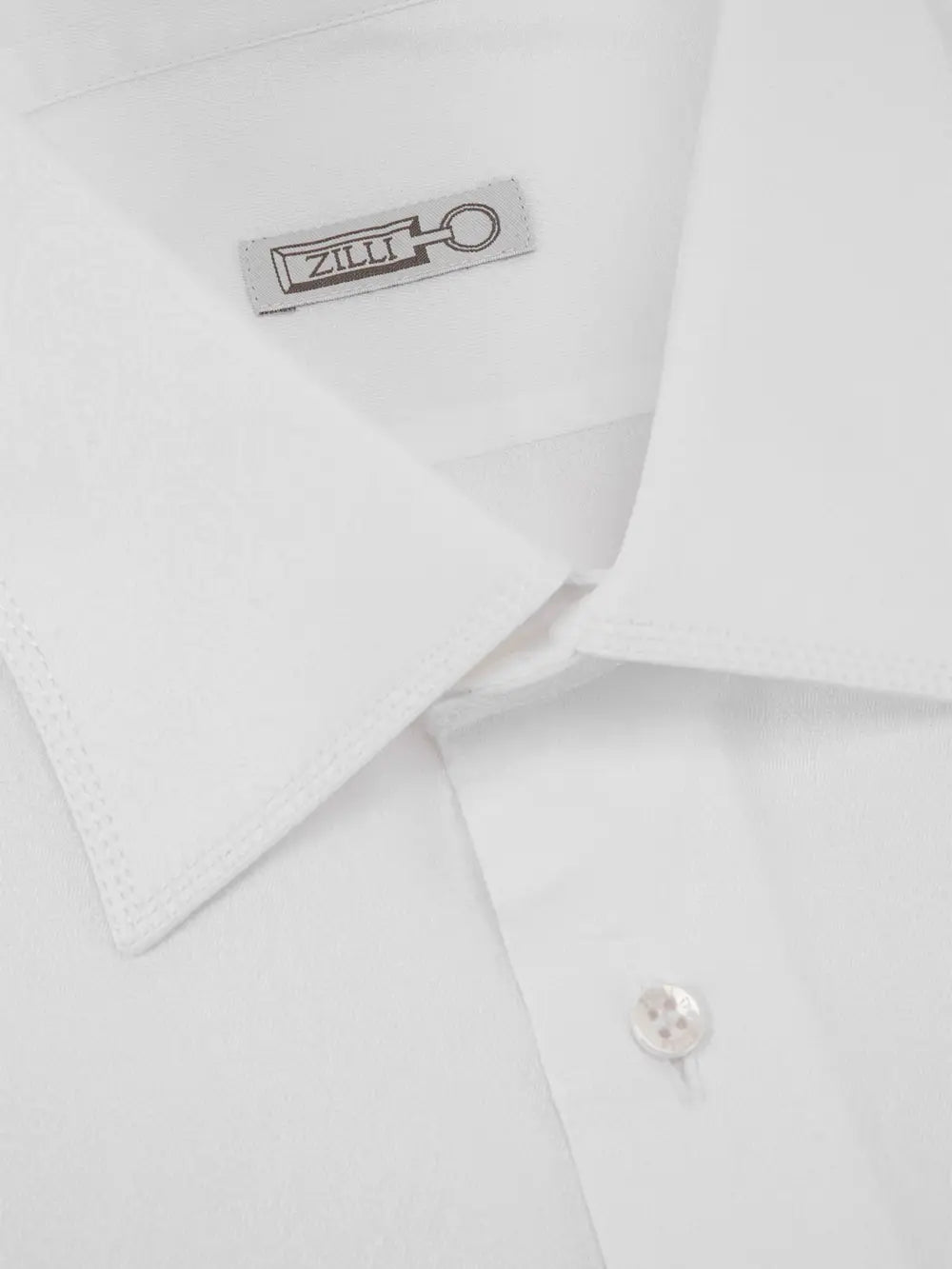 قميص كلاسيكي بأكمام طويلة