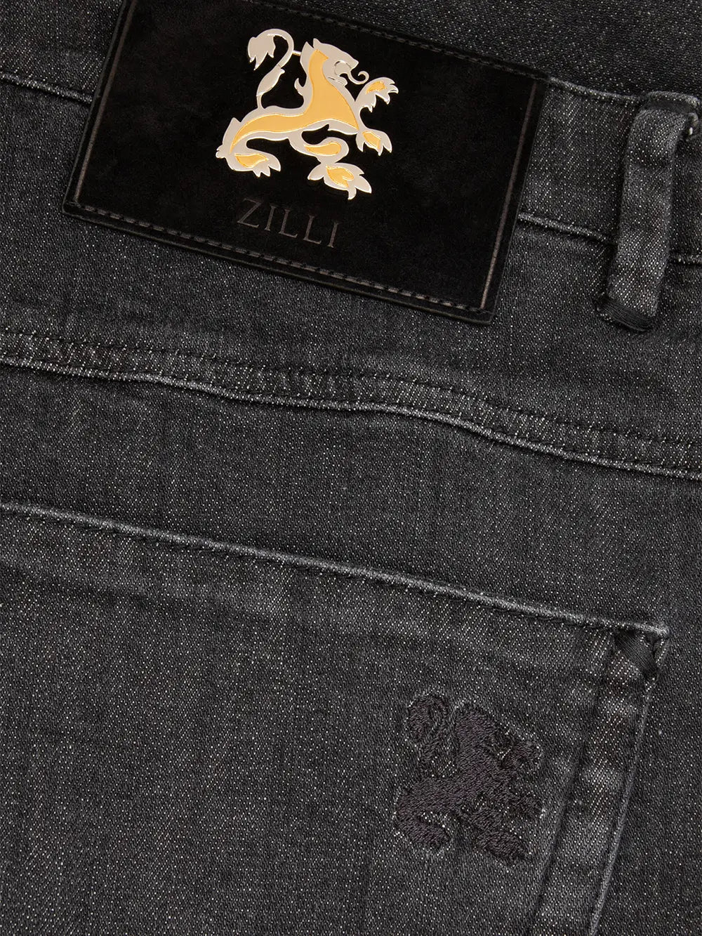 بنطلون جينز بقصة ضيقة مع رقعة من جلد العجل من جلد الغزال