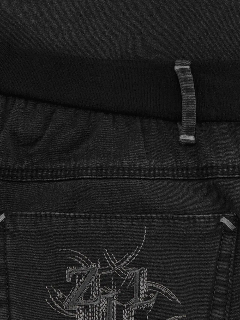 بنطلون بتفاصيل جلدية