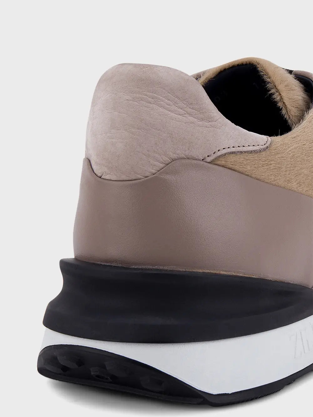 حذاء رياضي من جلد العجل من جلد الغزال بتوقيع زيللي