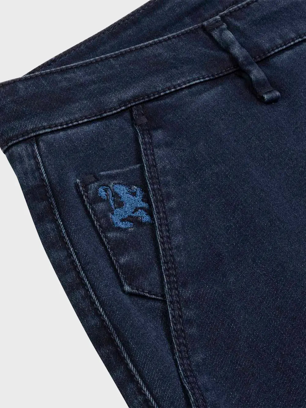 بنطلون جينز بقصة ضيقة