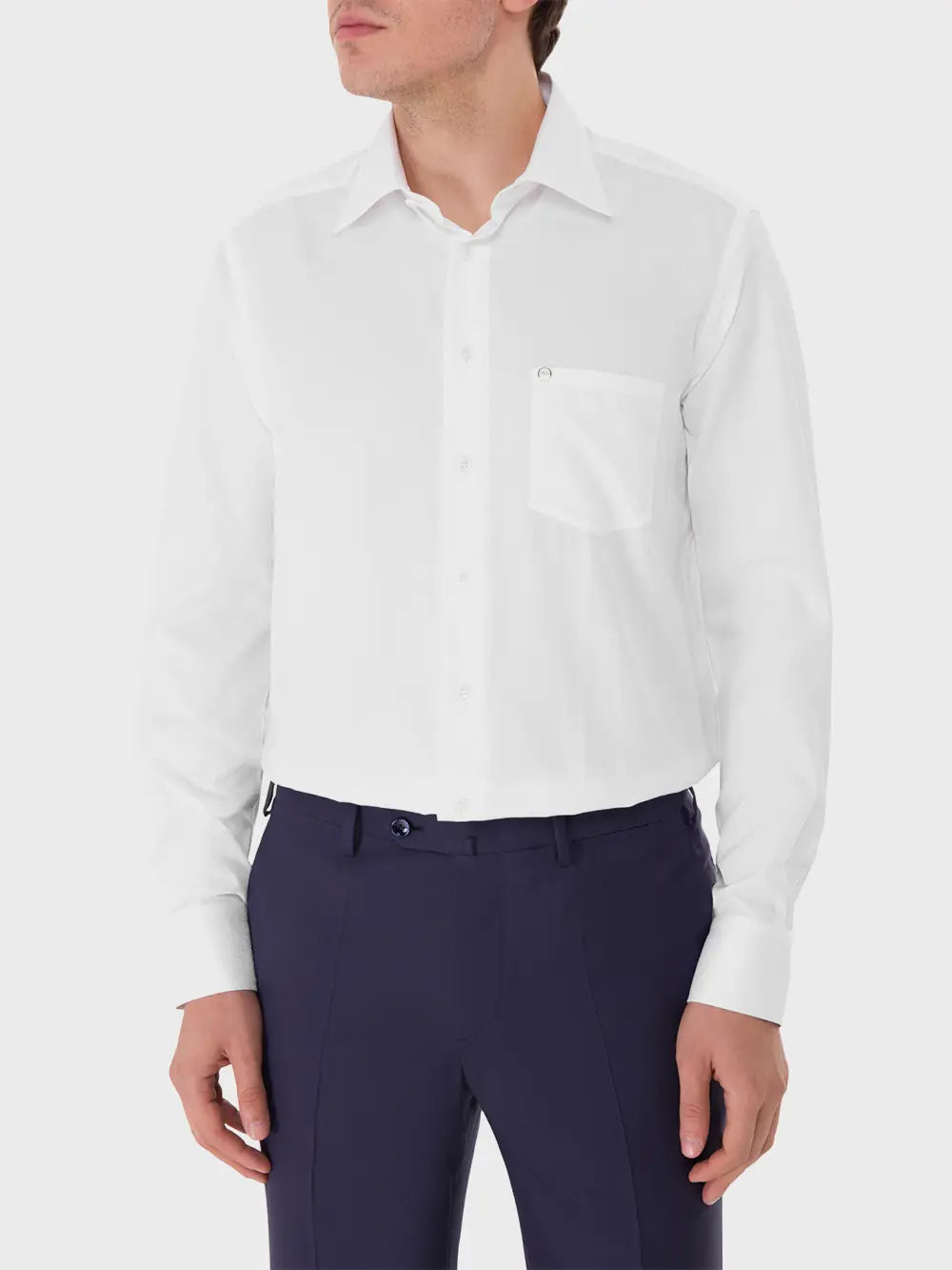 قميص كلاسيكي بأكمام طويلة