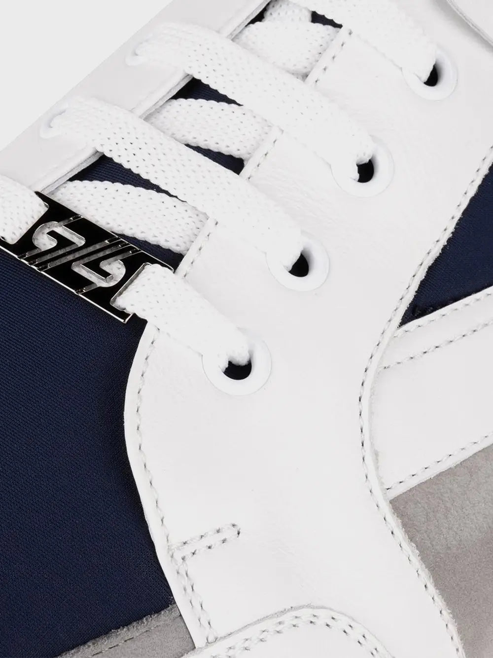 حذاء زيلي الرياضي من جلد العجل الأبيض من زيلي مع بطانة من جلد النابا الناعم