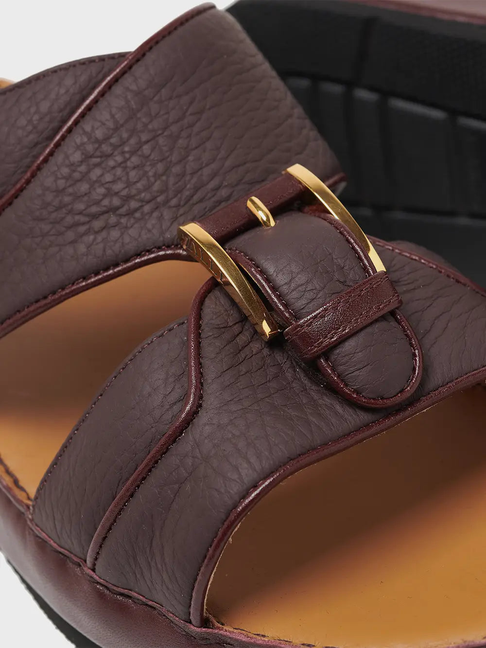 صندل زيللي مصنوع يدويًا من جلد الغزال مع برشام زيللي المطلي بالذهب عيار 18 قيراط