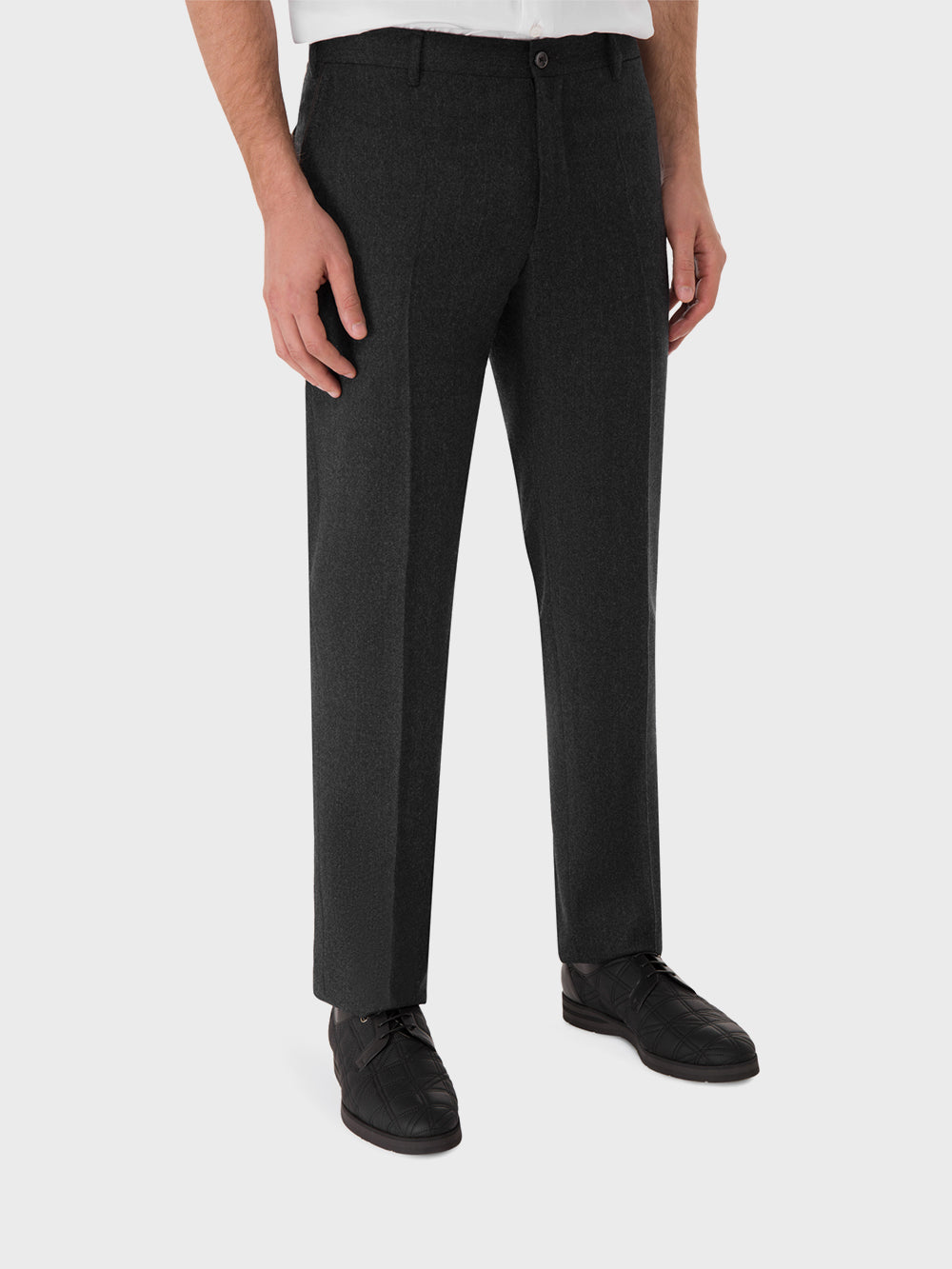 بنطلون بتفاصيل جلدية