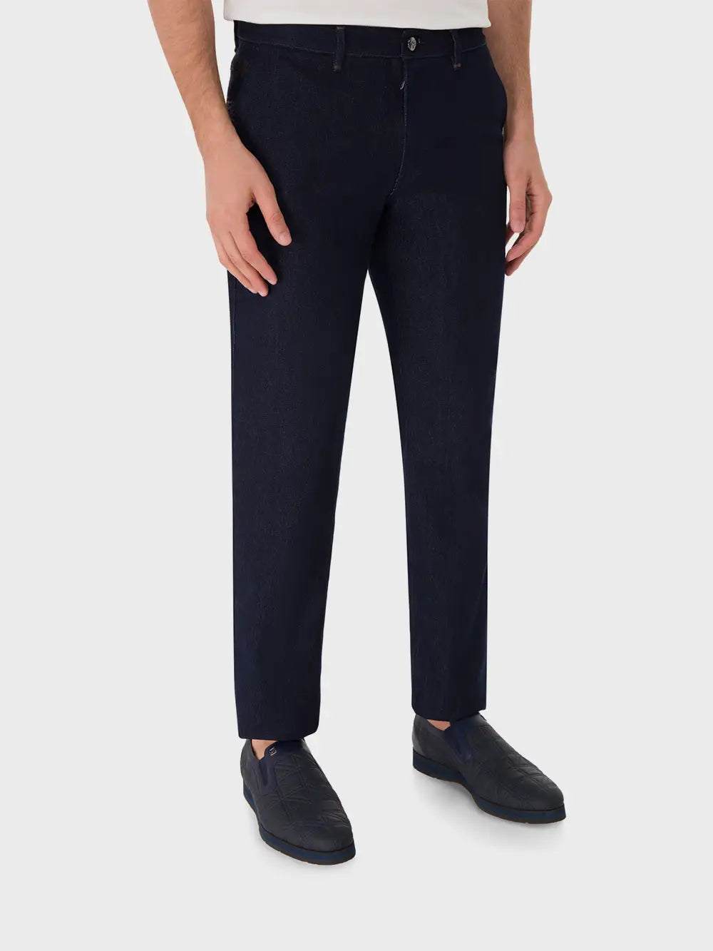 بنطلون جينز بقصة ضيقة