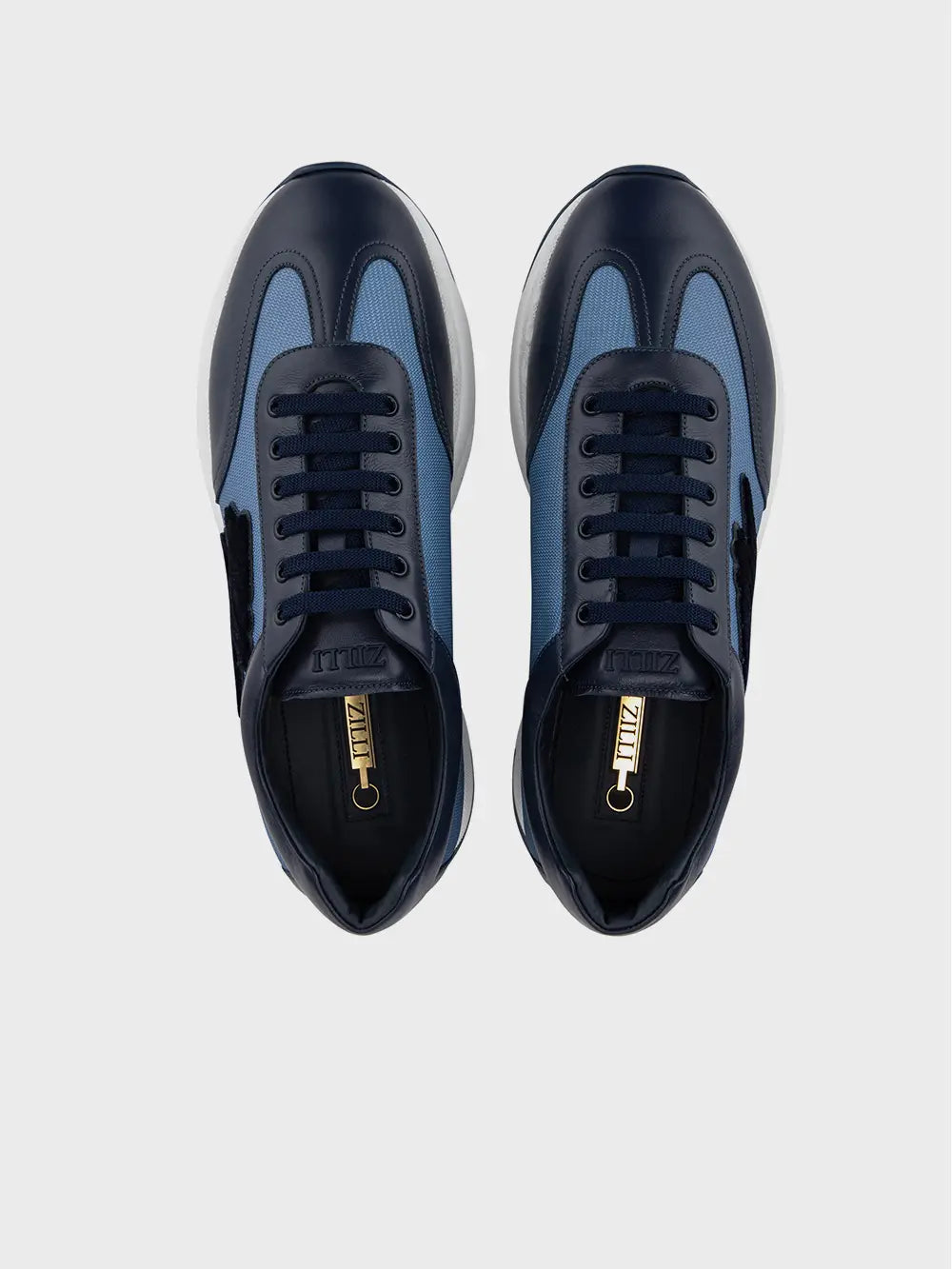 اركض بحذاء رياضي