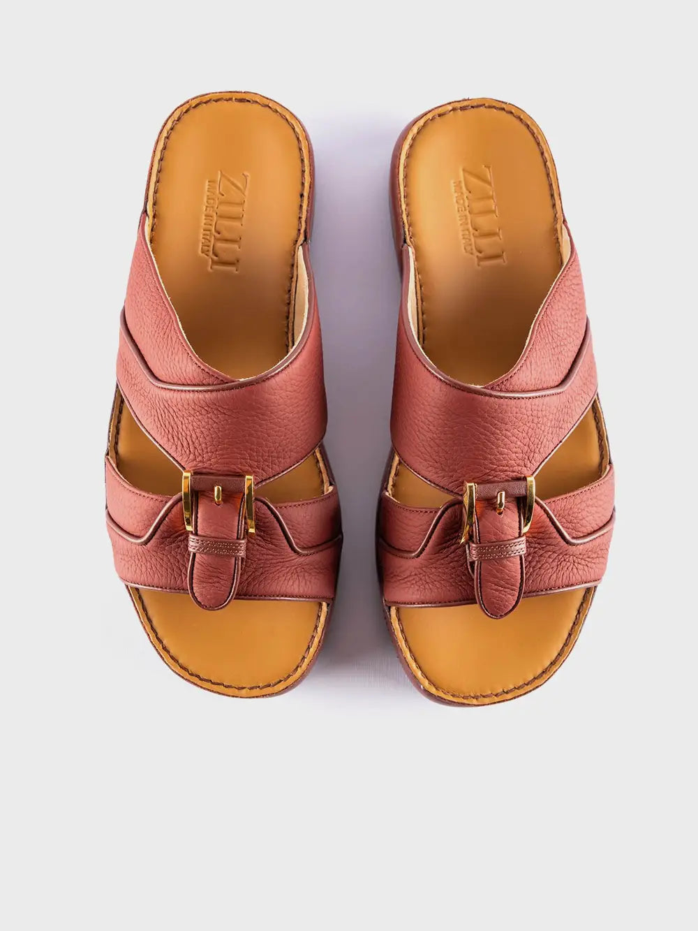 صندل على الطراز العربي من جلد الغزلان