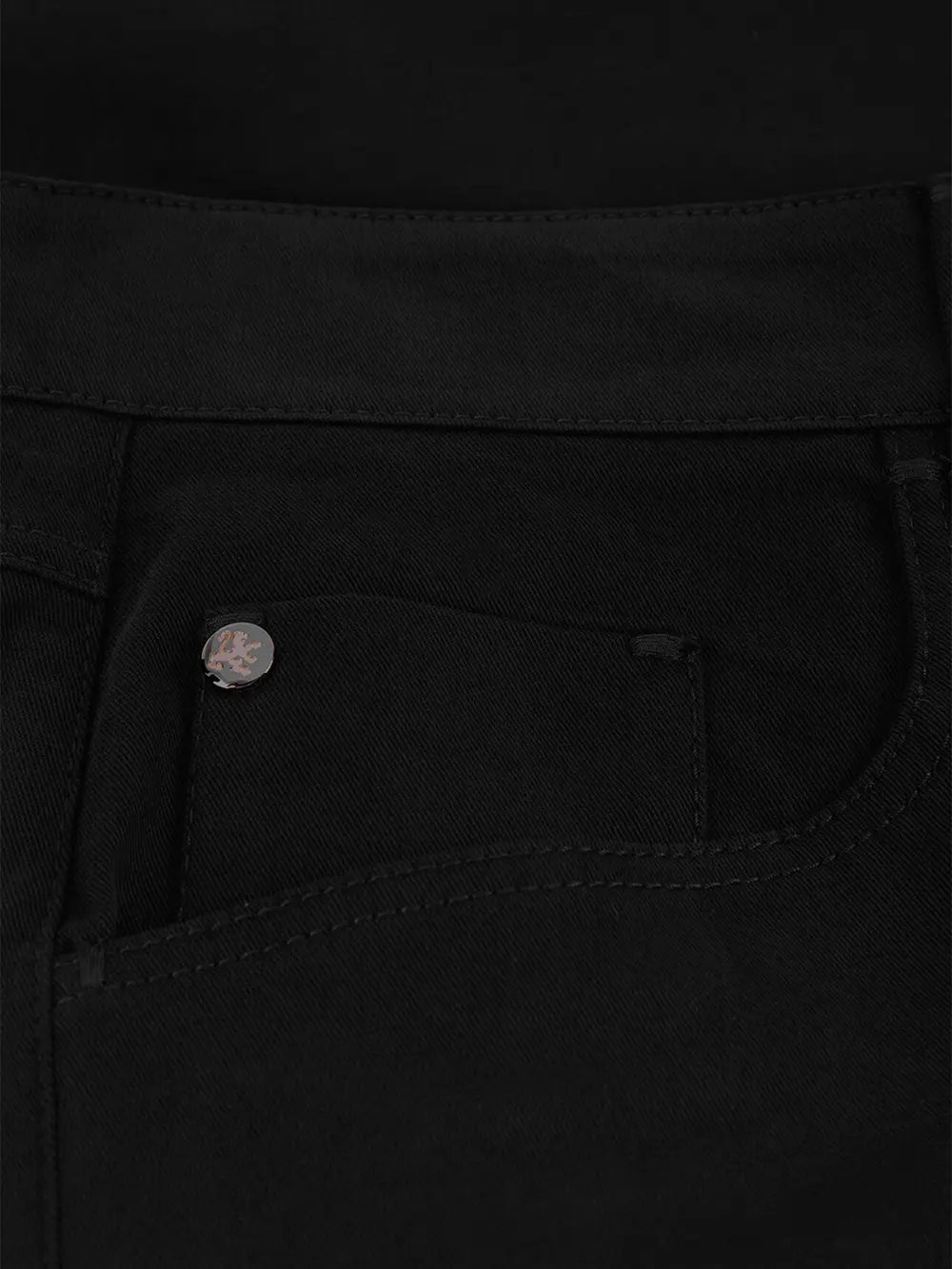 بنطلون جينز بقصة عادية من القطن المطاطي مع رقعة من جلد العجل من جلد الغزال