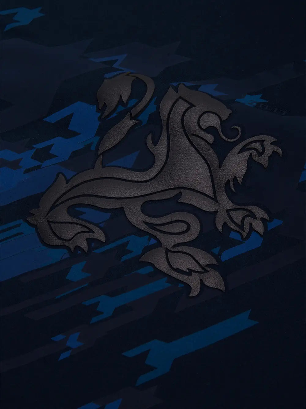 تي شيرت جريفون مرصع بجلد الخروف