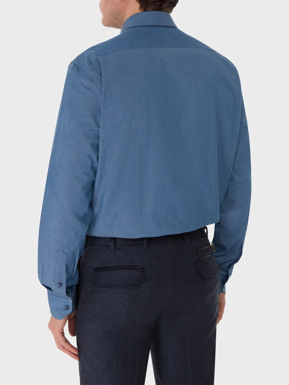 أكمام طويلة كلاسيكية بأكمام طويلة كلاسيكية بتطريز غريفون صغير