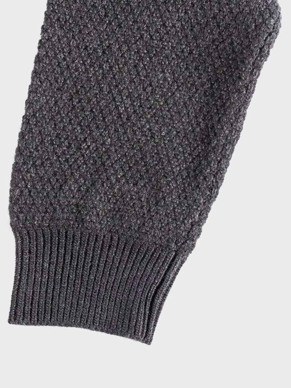 كنزة برقبة مستديرة