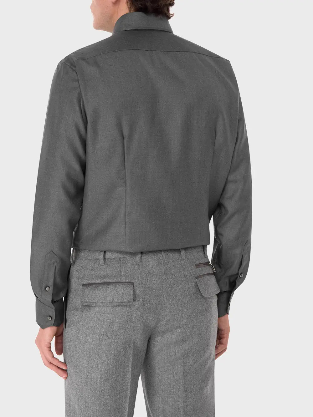 قميص كلاسيكي بأكمام طويلة