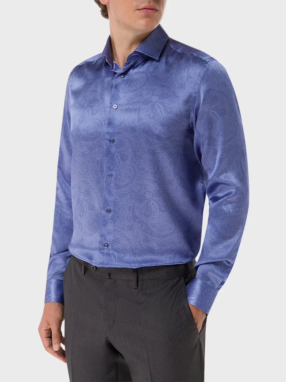 قميص بطبعة بيزلي