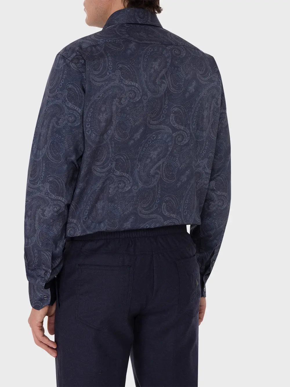 قميص بأكمام طويلة بنقشة بيزلي