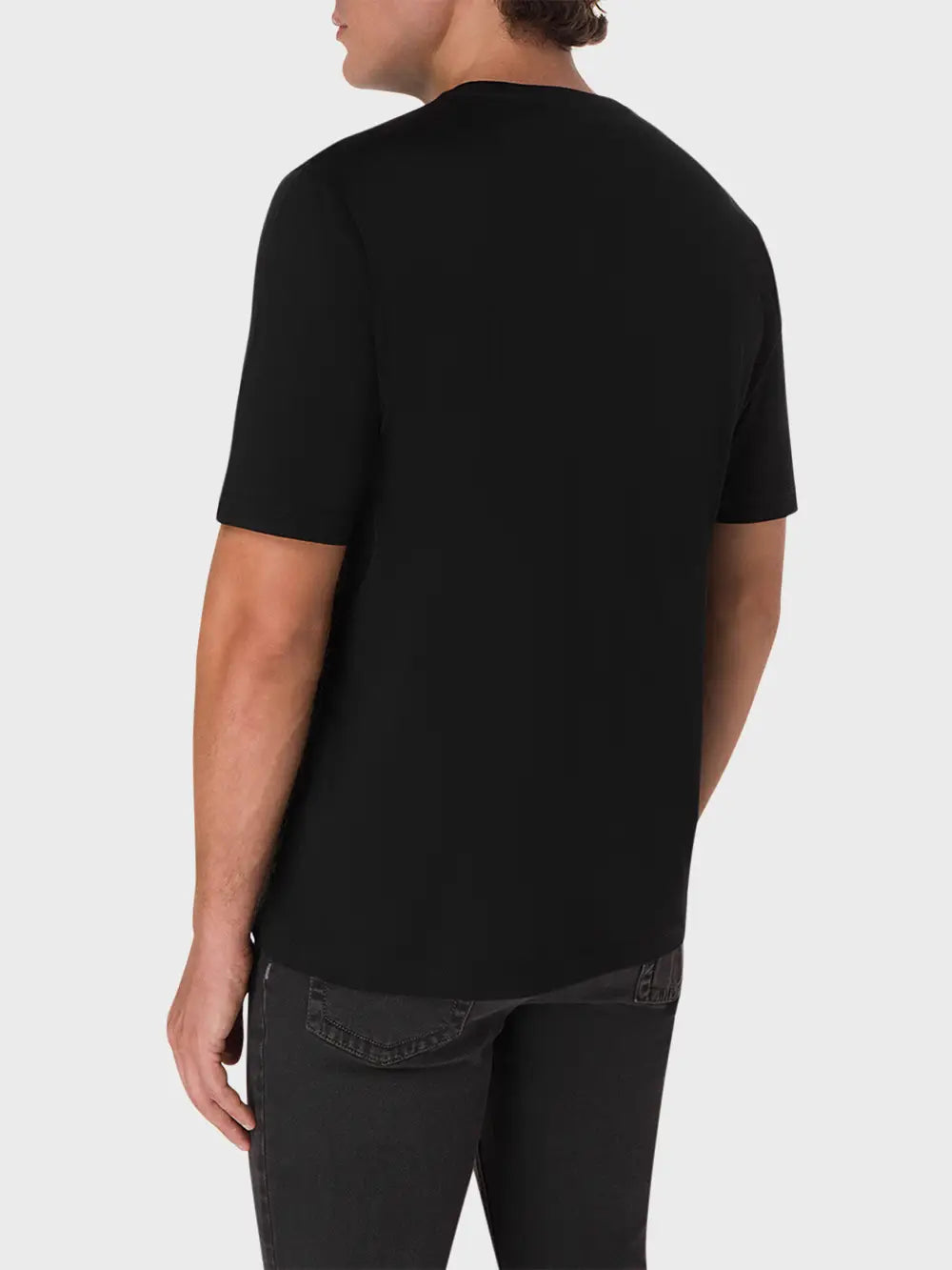 تي شيرت بتطريز أسد في مهب الريح