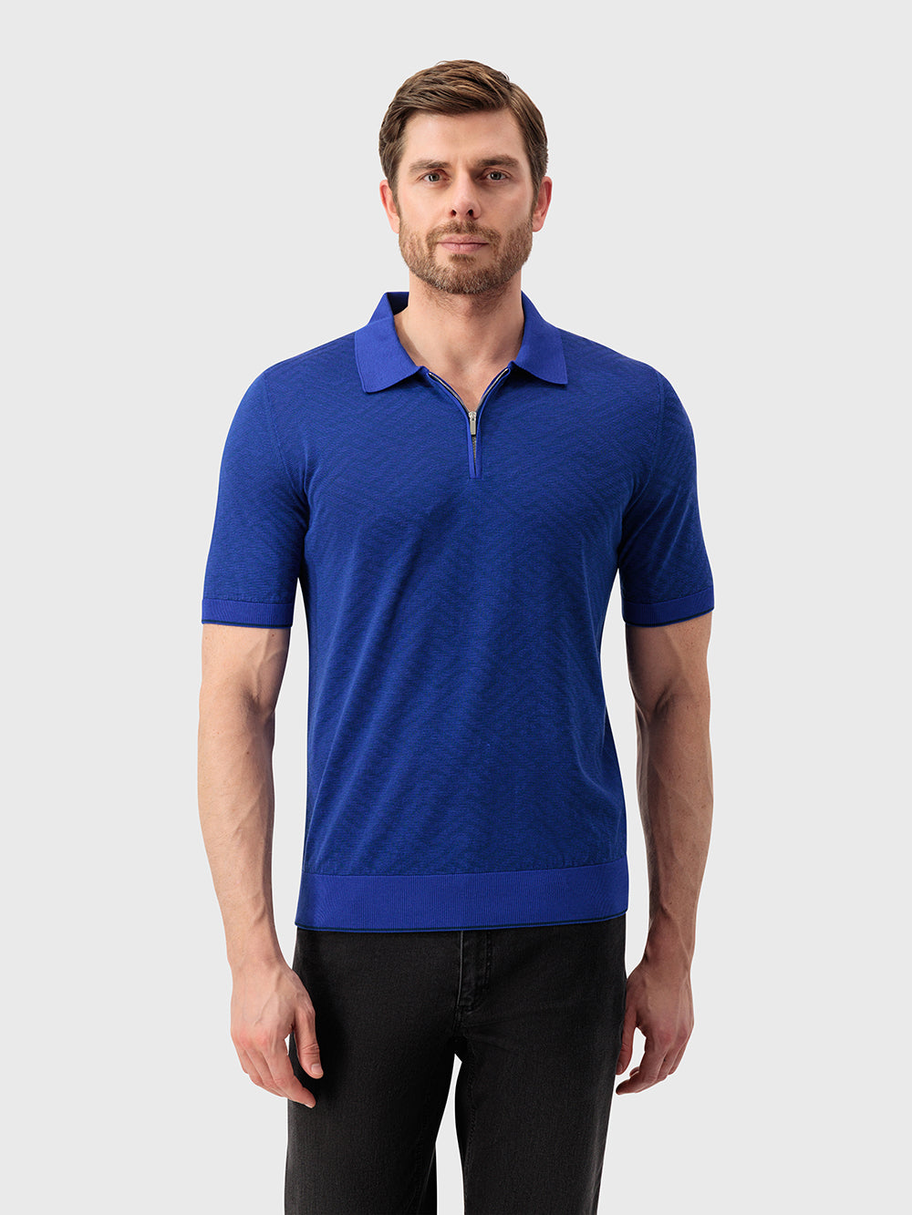 قميص بولو بنقشة حريرية بنقشة هندسية - أزرق كهربائي