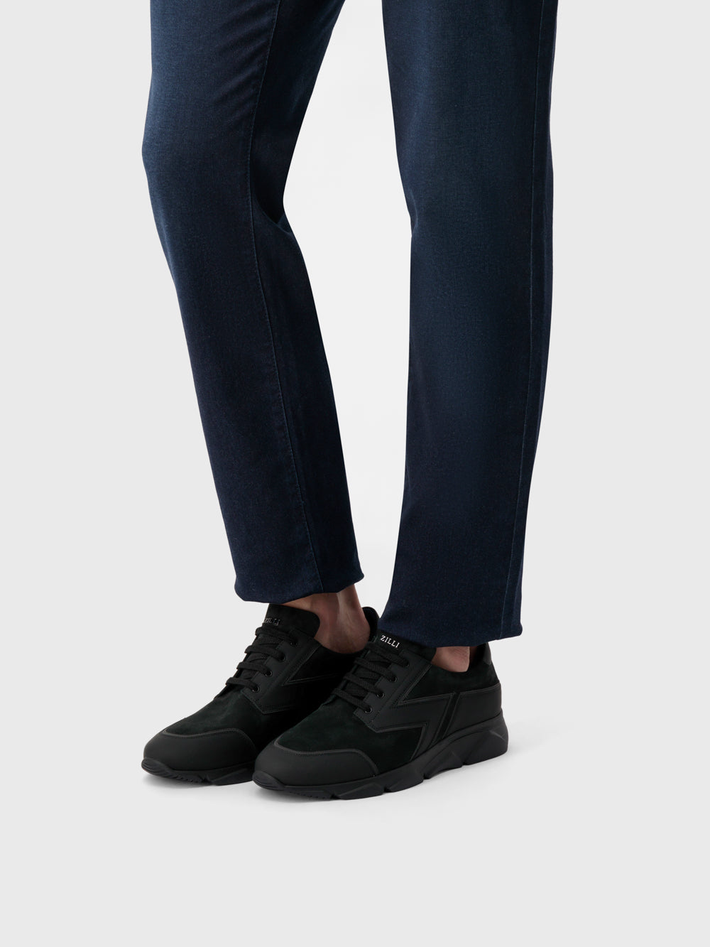 حذاء سنيكرز رياضي من الجلد المدبوغ - أسود