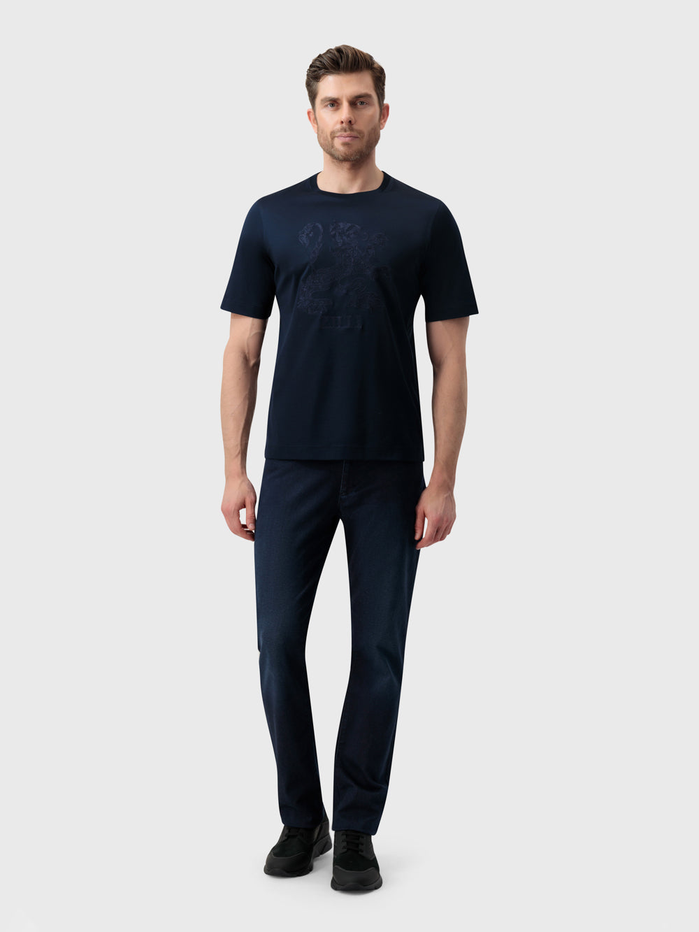 تي شيرت بتطريز أسد كبير - كحلي غامق