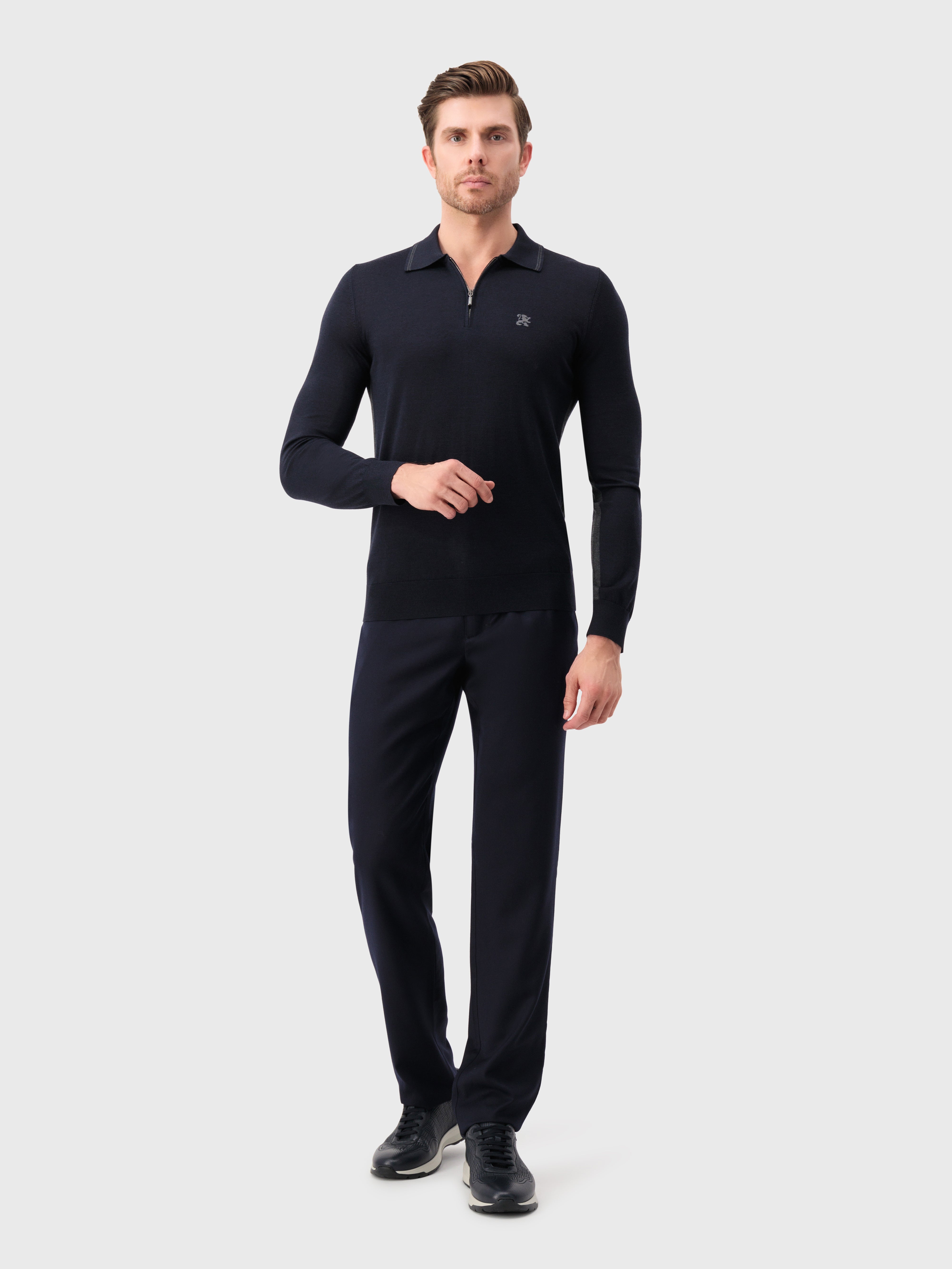 تي شيرت بولو بأكمام طويلة بتطريز شعار غريفون باللون الكحلي الداكن