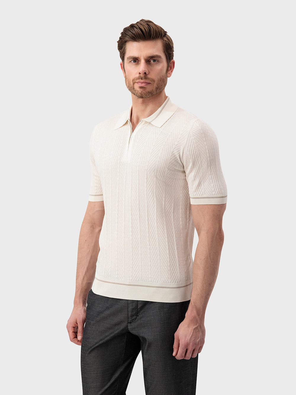 قميص حريري محبوك بنقوش هندسية - أبيض طبيعي